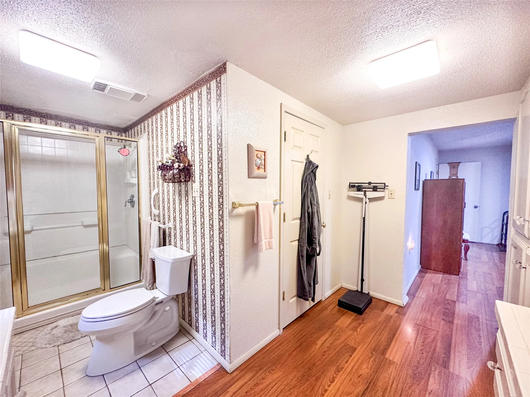 Single Family Residence For Sale in Henderson County , 6791 Valley View Drive, Frankston, Texas 75763, 3 Bedroom, 3 Bathroom, Garage spaces, 1,949 Sqft, built in 1986, mls#21182674, Real Estate Agent in Frankston, Homes For Sale in Henderson county, Homes For Sale in Frankston, Realtor in Frankston Texas, Real Estate Brokerage Independent Realty Texas, Luminita Cordes Realtor