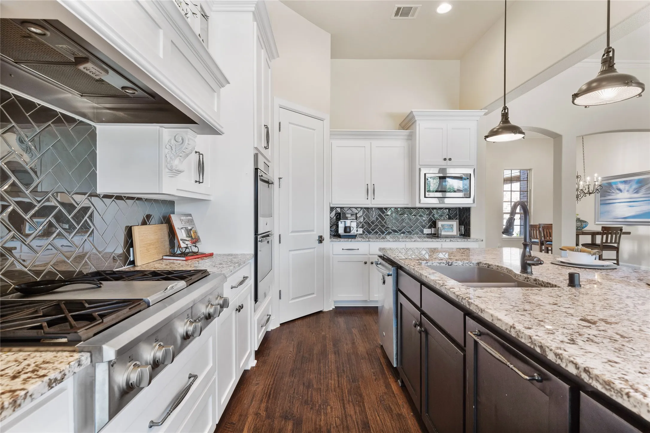Single Family Residence For Sale in Denton County , 5630 Highflyer Hills Trail, Frisco, Texas 75036, 4 Bedroom, 4 Bathroom, 3 Garage spaces, 2,630 Sqft, built in 2016, Preowned, mls#21171549, Real Estate Agent in Frisco, Homes For Sale in Denton county, Homes For Sale in Frisco, Realtor in Frisco Texas, Real Estate Brokerage Independent Realty Texas, Luminita Cordes Realtor