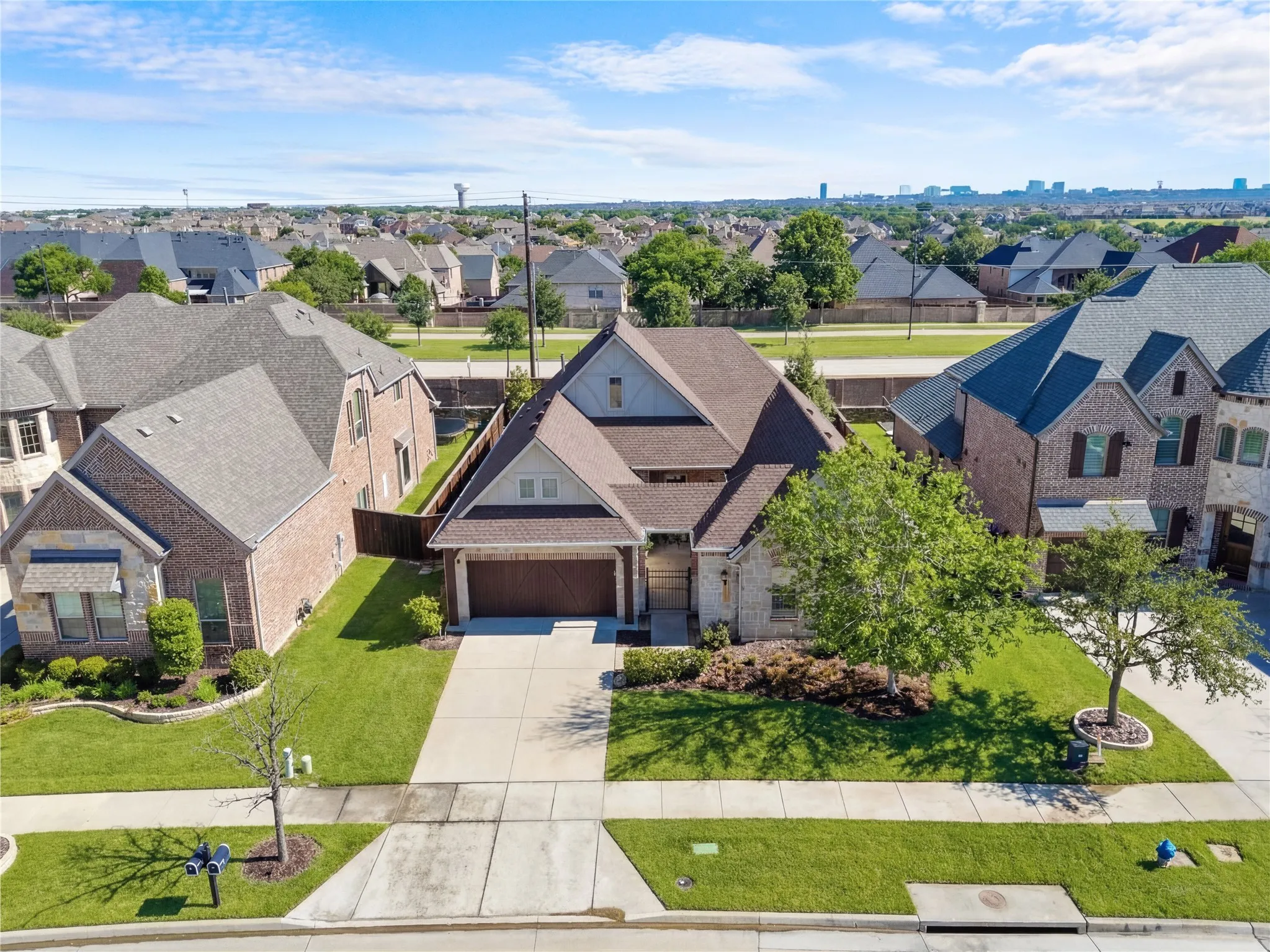 Single Family Residence For Sale in Denton County , 5630 Highflyer Hills Trail, Frisco, Texas 75036, 4 Bedroom, 4 Bathroom, 3 Garage spaces, 2,630 Sqft, built in 2016, Preowned, mls#21171549, Real Estate Agent in Frisco, Homes For Sale in Denton county, Homes For Sale in Frisco, Realtor in Frisco Texas, Real Estate Brokerage Independent Realty Texas, Luminita Cordes Realtor