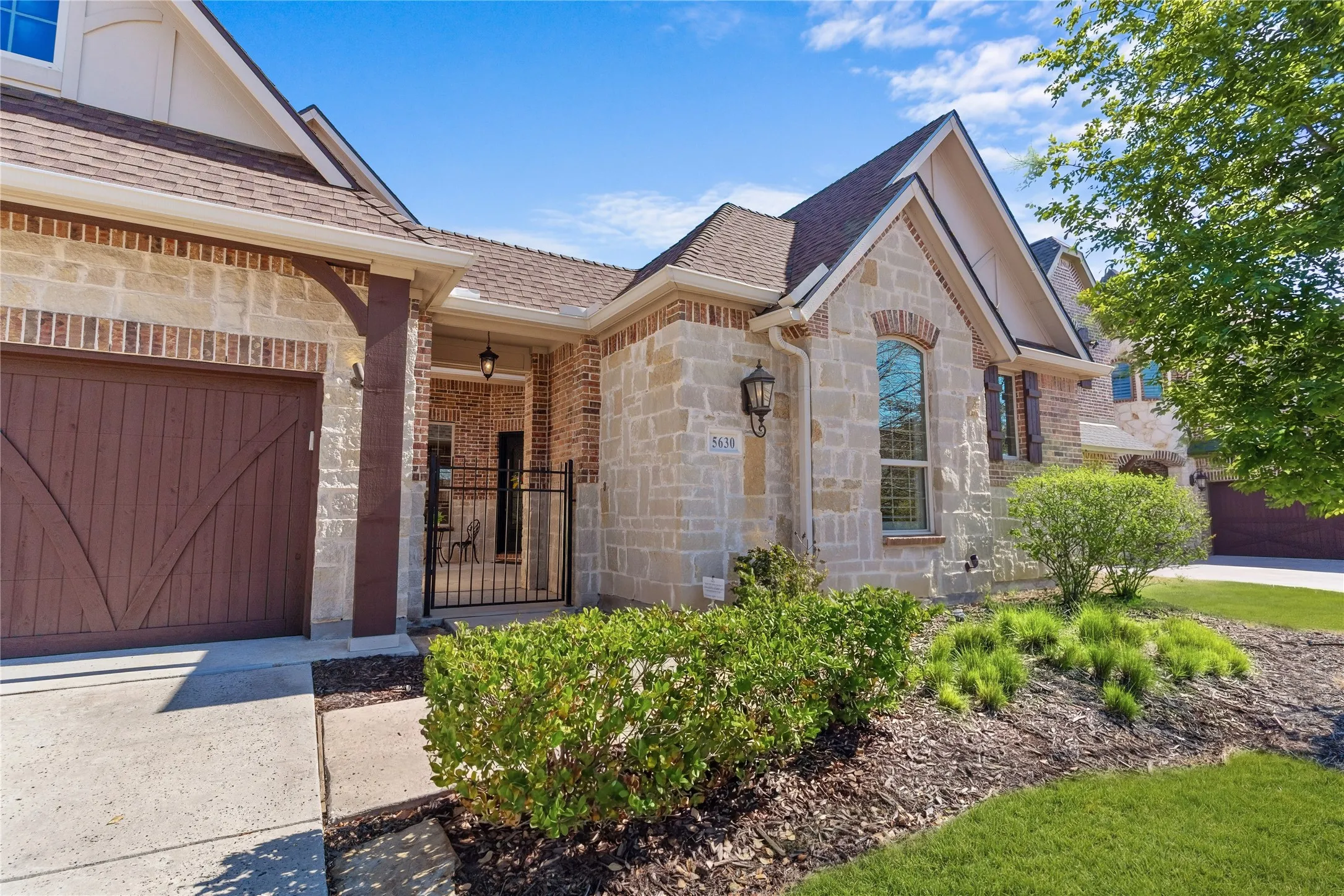 Single Family Residence For Sale in Denton County , 5630 Highflyer Hills Trail, Frisco, Texas 75036, 4 Bedroom, 4 Bathroom, 3 Garage spaces, 2,630 Sqft, built in 2016, Preowned, mls#21171549, Real Estate Agent in Frisco, Homes For Sale in Denton county, Homes For Sale in Frisco, Realtor in Frisco Texas, Real Estate Brokerage Independent Realty Texas, Luminita Cordes Realtor