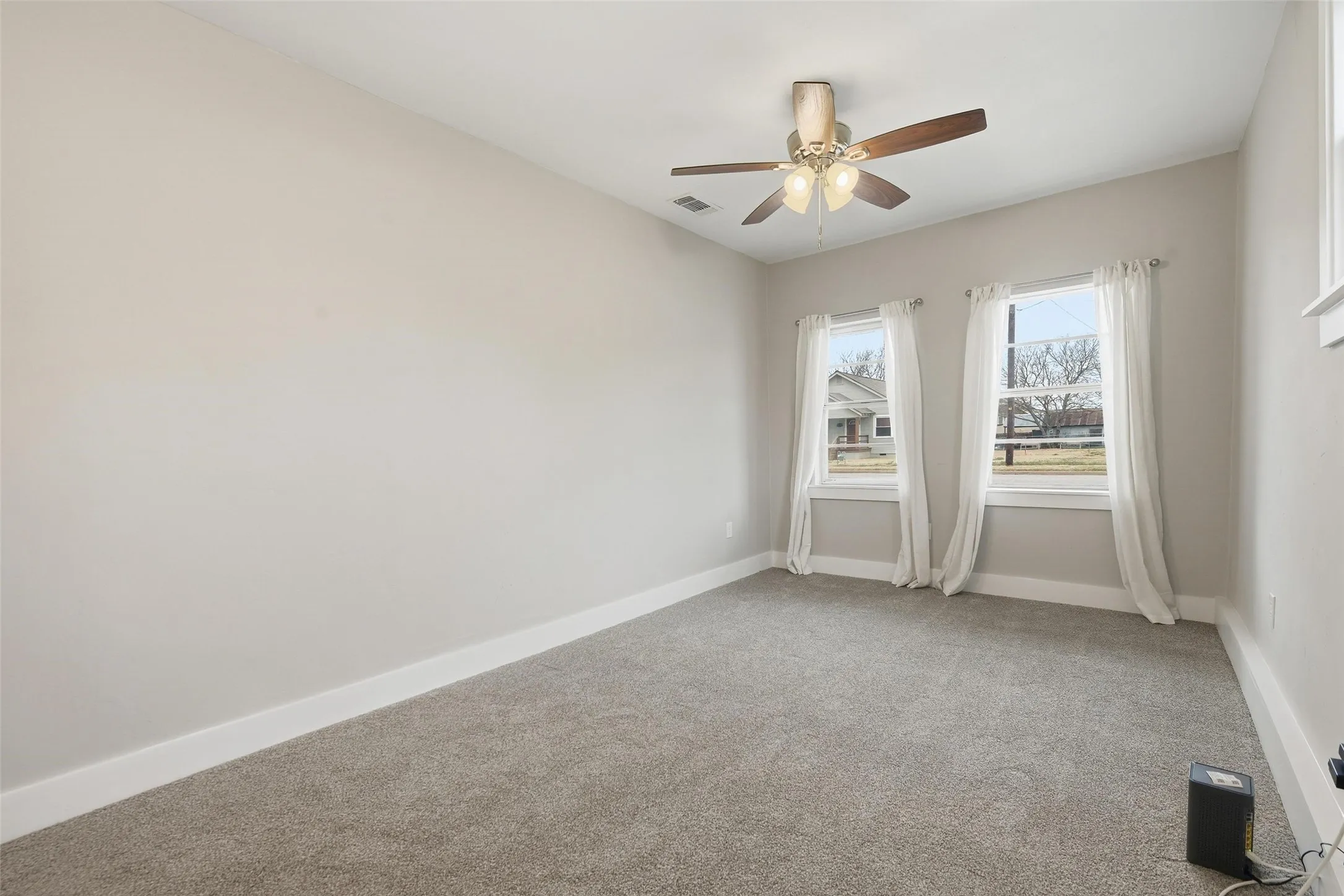 Single Family Residence For Sale in Wise County , 702 N Church Street, Decatur, Texas 76234, 2 Bedroom, 1 Bathroom, Garage spaces, 908 Sqft, built in 1950, mls#21180006, Real Estate Agent in Decatur, Homes For Sale in Wise county, Homes For Sale in Decatur, Realtor in Decatur Texas, Real Estate Brokerage Independent Realty Texas, Luminita Cordes Realtor