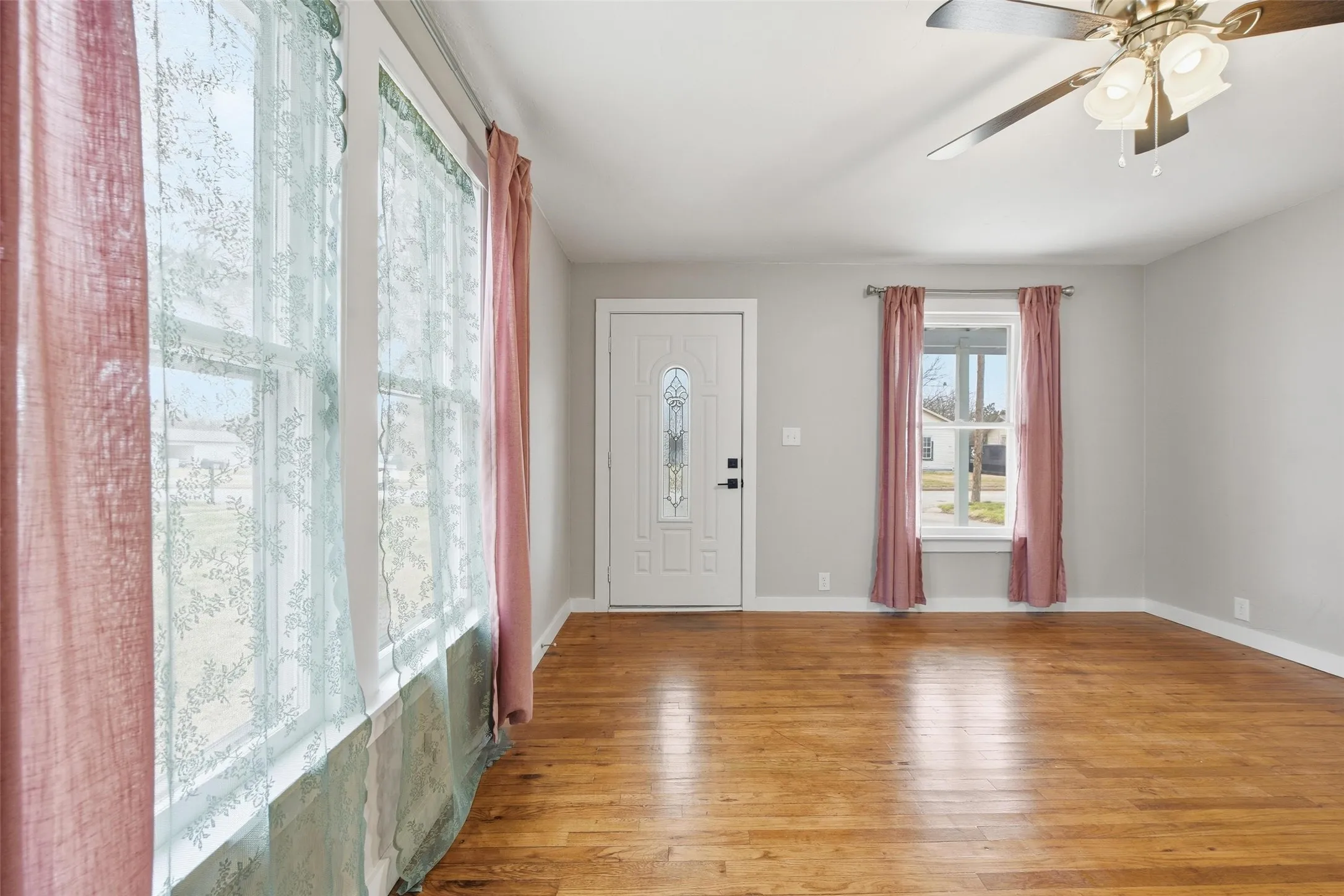 Single Family Residence For Sale in Wise County , 702 N Church Street, Decatur, Texas 76234, 2 Bedroom, 1 Bathroom, Garage spaces, 908 Sqft, built in 1950, mls#21180006, Real Estate Agent in Decatur, Homes For Sale in Wise county, Homes For Sale in Decatur, Realtor in Decatur Texas, Real Estate Brokerage Independent Realty Texas, Luminita Cordes Realtor
