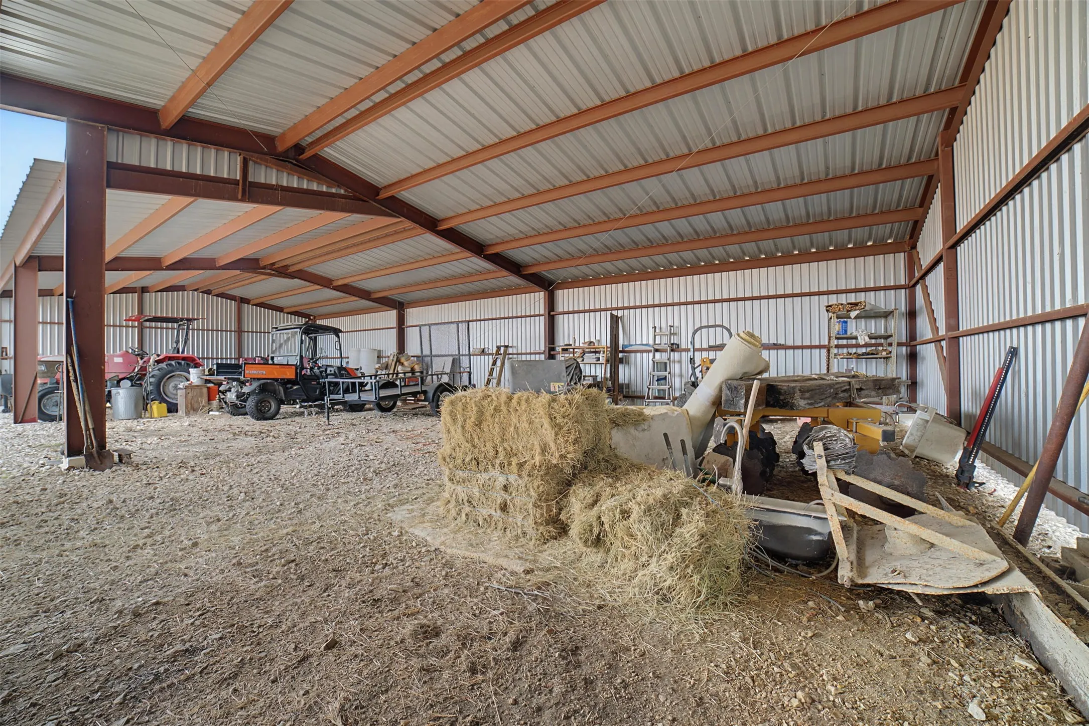 metal equipment/storage building