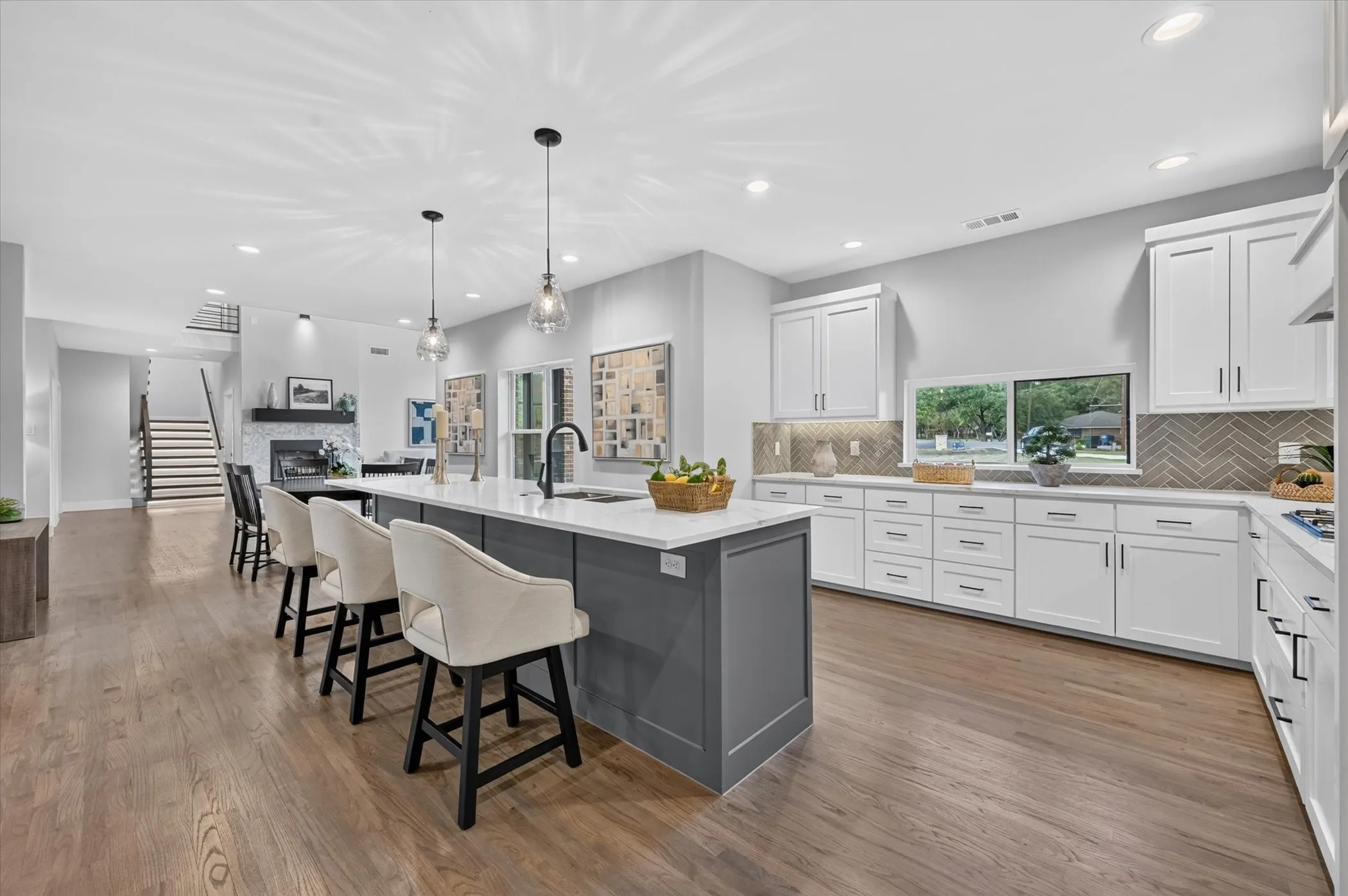Single Family Residence For Sale in Ellis County , 326 Willow Creek Lane, Ovilla, Texas 75154, 5 Bedroom, 5 Bathroom, 2 Garage spaces, 3,834 Sqft, built in 1981, mls#21183257, Real Estate Agent in Ovilla, Homes For Sale in Ellis county, Homes For Sale in Ovilla, Realtor in Ovilla Texas, Real Estate Brokerage Independent Realty Texas, Luminita Cordes Realtor