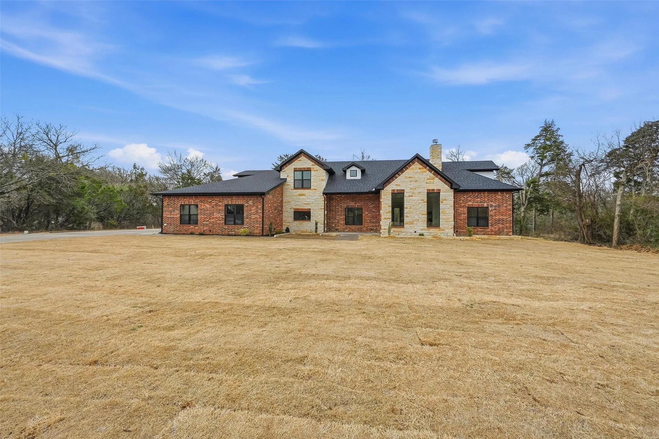 Single Family Residence For Sale in Ellis County , 326 Willow Creek Lane, Ovilla, Texas 75154, 5 Bedroom, 5 Bathroom, 2 Garage spaces, 3,834 Sqft, built in 1981, mls#21183257, Real Estate Agent in Ovilla, Homes For Sale in Ellis county, Homes For Sale in Ovilla, Realtor in Ovilla Texas, Real Estate Brokerage Independent Realty Texas, Luminita Cordes Realtor