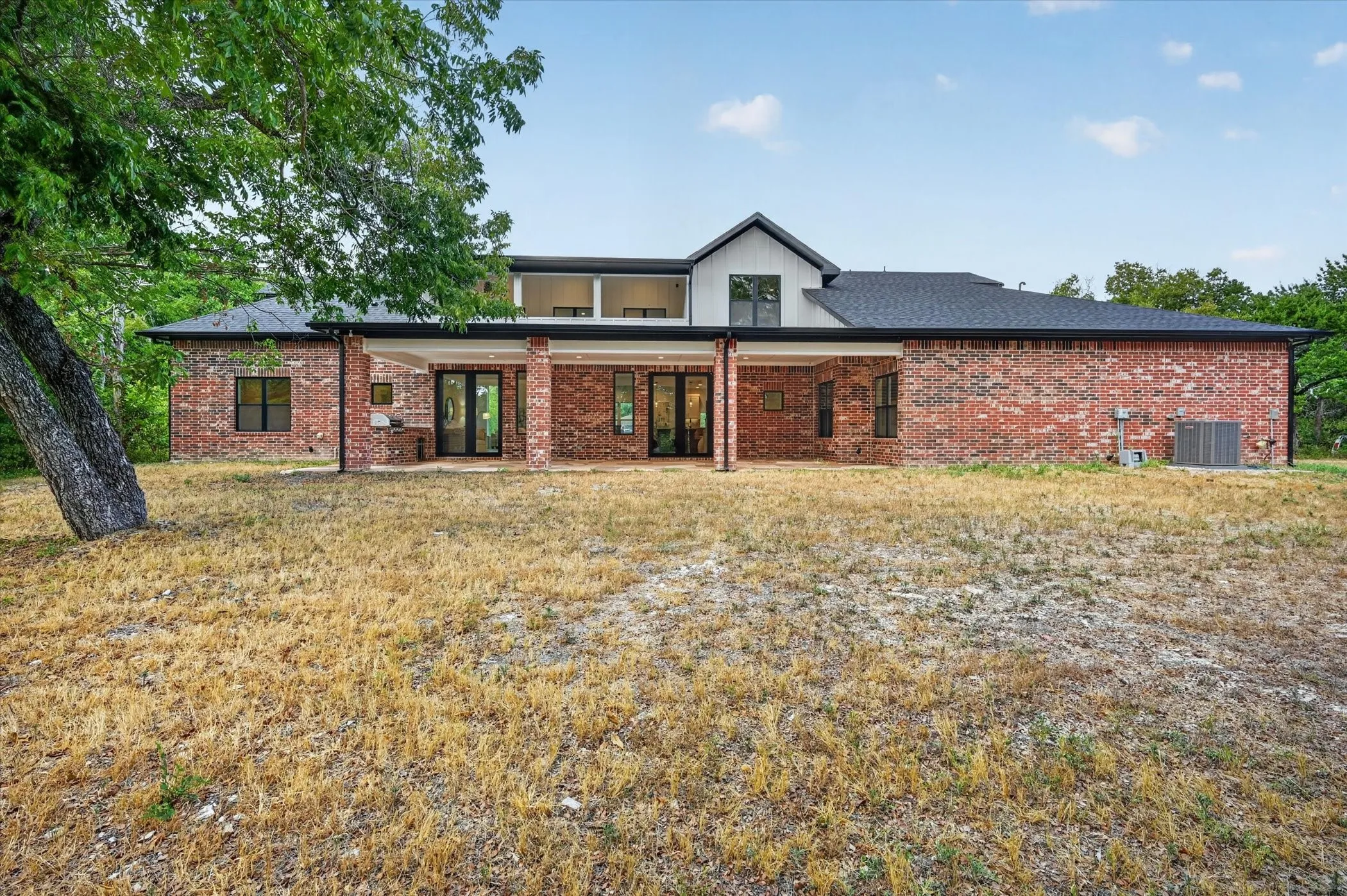 Single Family Residence For Sale in Ellis County , 326 Willow Creek Lane, Ovilla, Texas 75154, 5 Bedroom, 5 Bathroom, 2 Garage spaces, 3,834 Sqft, built in 1981, mls#21183257, Real Estate Agent in Ovilla, Homes For Sale in Ellis county, Homes For Sale in Ovilla, Realtor in Ovilla Texas, Real Estate Brokerage Independent Realty Texas, Luminita Cordes Realtor