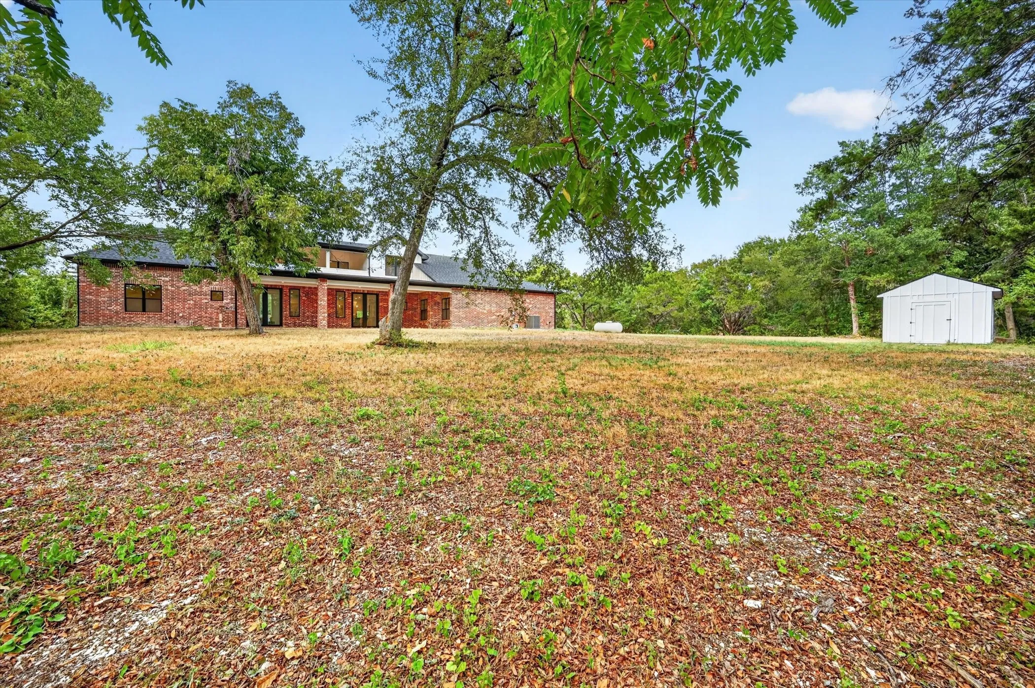 Single Family Residence For Sale in Ellis County , 326 Willow Creek Lane, Ovilla, Texas 75154, 5 Bedroom, 5 Bathroom, 2 Garage spaces, 3,834 Sqft, built in 1981, mls#21183257, Real Estate Agent in Ovilla, Homes For Sale in Ellis county, Homes For Sale in Ovilla, Realtor in Ovilla Texas, Real Estate Brokerage Independent Realty Texas, Luminita Cordes Realtor