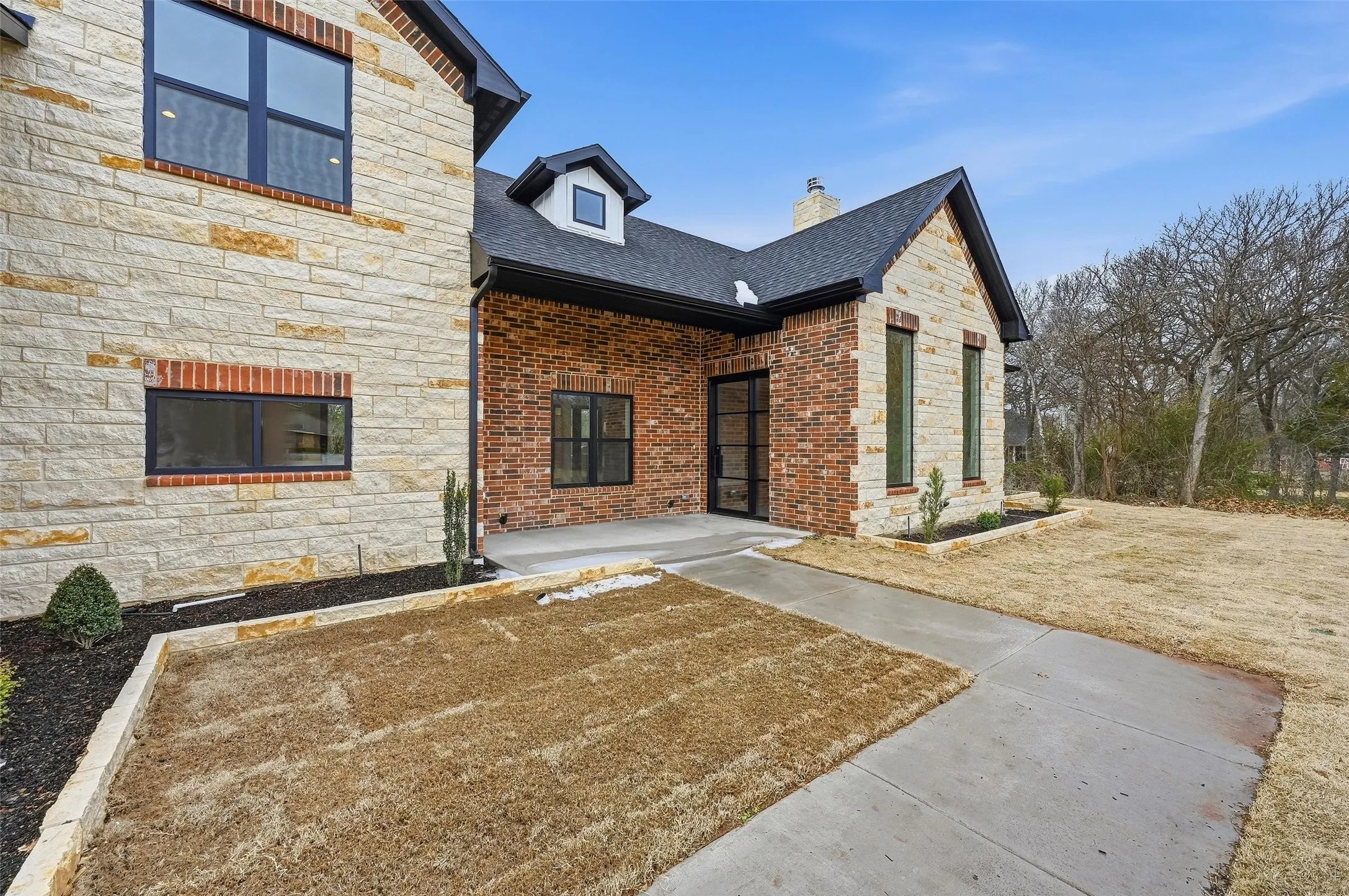 Single Family Residence For Sale in Ellis County , 326 Willow Creek Lane, Ovilla, Texas 75154, 5 Bedroom, 5 Bathroom, 2 Garage spaces, 3,834 Sqft, built in 1981, mls#21183257, Real Estate Agent in Ovilla, Homes For Sale in Ellis county, Homes For Sale in Ovilla, Realtor in Ovilla Texas, Real Estate Brokerage Independent Realty Texas, Luminita Cordes Realtor