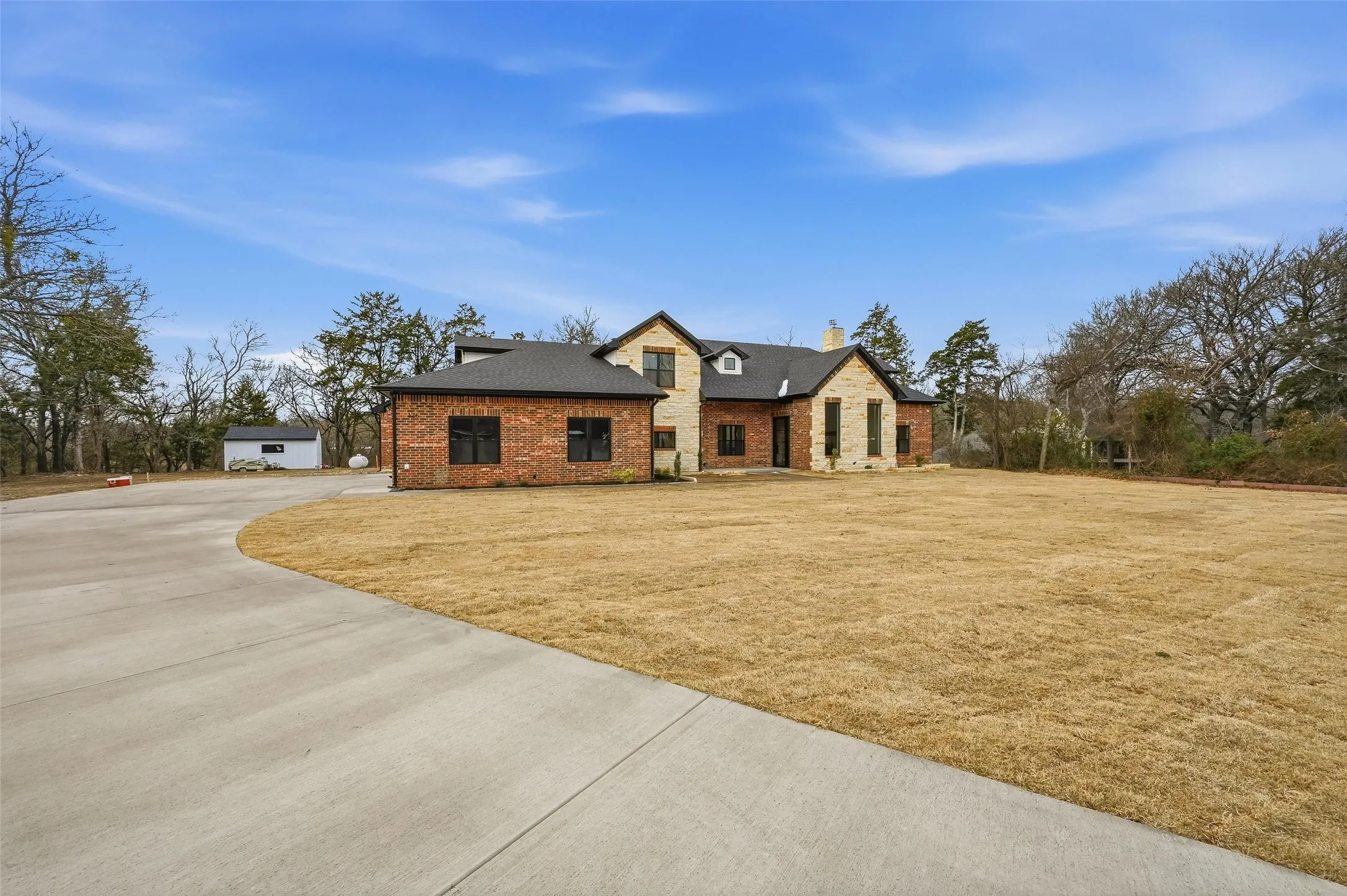 Single Family Residence For Sale in Ellis County , 326 Willow Creek Lane, Ovilla, Texas 75154, 5 Bedroom, 5 Bathroom, 2 Garage spaces, 3,834 Sqft, built in 1981, mls#21183257, Real Estate Agent in Ovilla, Homes For Sale in Ellis county, Homes For Sale in Ovilla, Realtor in Ovilla Texas, Real Estate Brokerage Independent Realty Texas, Luminita Cordes Realtor