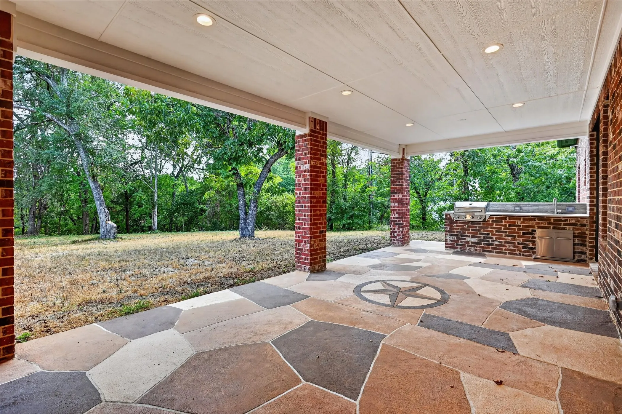 Single Family Residence For Sale in Ellis County , 326 Willow Creek Lane, Ovilla, Texas 75154, 5 Bedroom, 5 Bathroom, 2 Garage spaces, 3,834 Sqft, built in 1981, mls#21183257, Real Estate Agent in Ovilla, Homes For Sale in Ellis county, Homes For Sale in Ovilla, Realtor in Ovilla Texas, Real Estate Brokerage Independent Realty Texas, Luminita Cordes Realtor