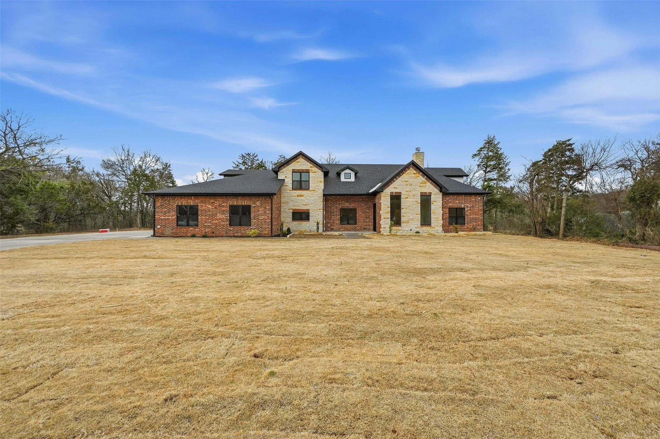 Single Family Residence For Sale in Ellis County , 326 Willow Creek Lane, Ovilla, Texas 75154, 5 Bedroom, 5 Bathroom, 2 Garage spaces, 3,834 Sqft, built in 1981, mls#21183257, Real Estate Agent in Ovilla, Homes For Sale in Ellis county, Homes For Sale in Ovilla, Realtor in Ovilla Texas, Real Estate Brokerage Independent Realty Texas, Luminita Cordes Realtor