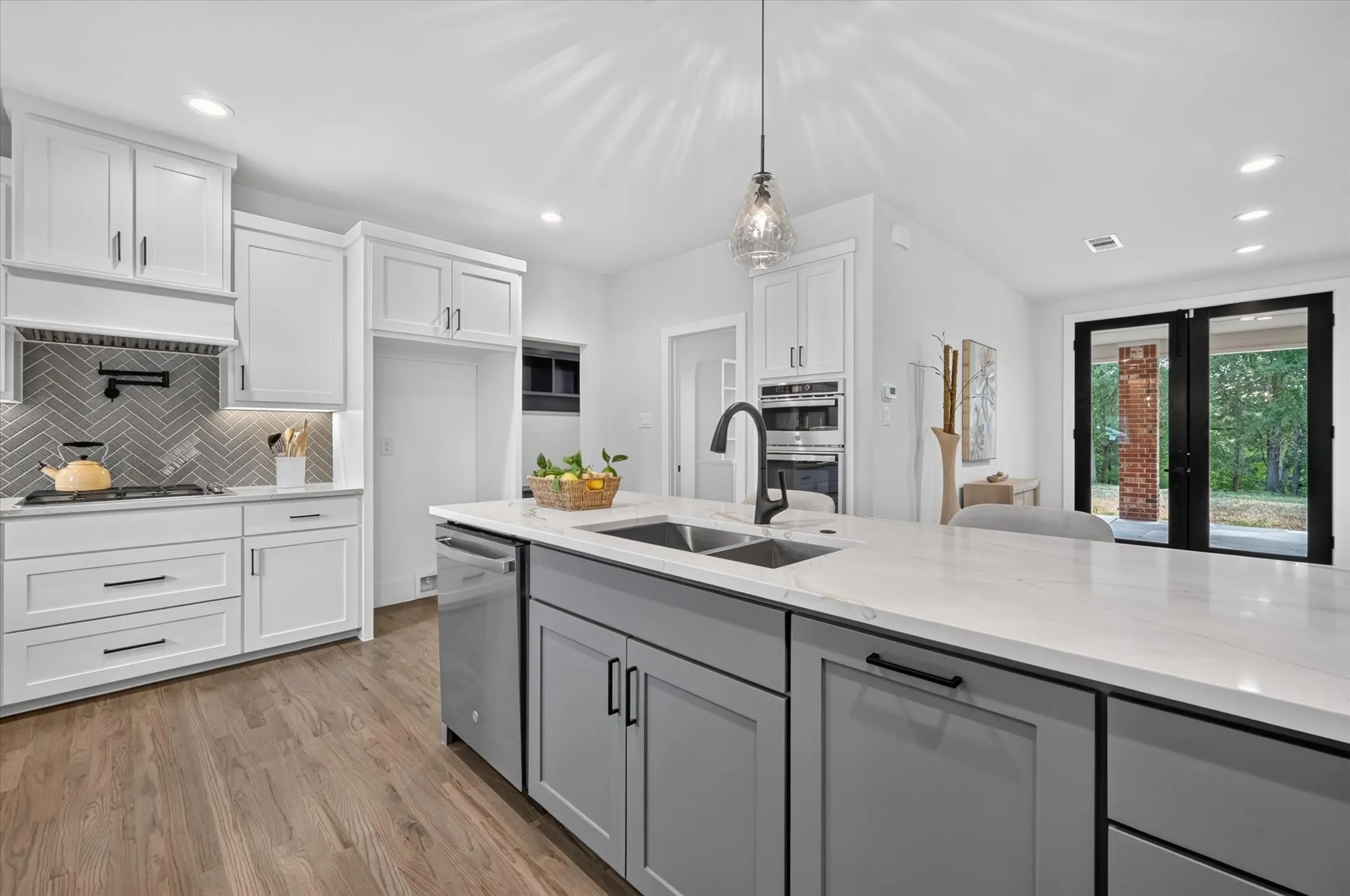 Single Family Residence For Sale in Ellis County , 326 Willow Creek Lane, Ovilla, Texas 75154, 5 Bedroom, 5 Bathroom, 2 Garage spaces, 3,834 Sqft, built in 1981, mls#21183257, Real Estate Agent in Ovilla, Homes For Sale in Ellis county, Homes For Sale in Ovilla, Realtor in Ovilla Texas, Real Estate Brokerage Independent Realty Texas, Luminita Cordes Realtor