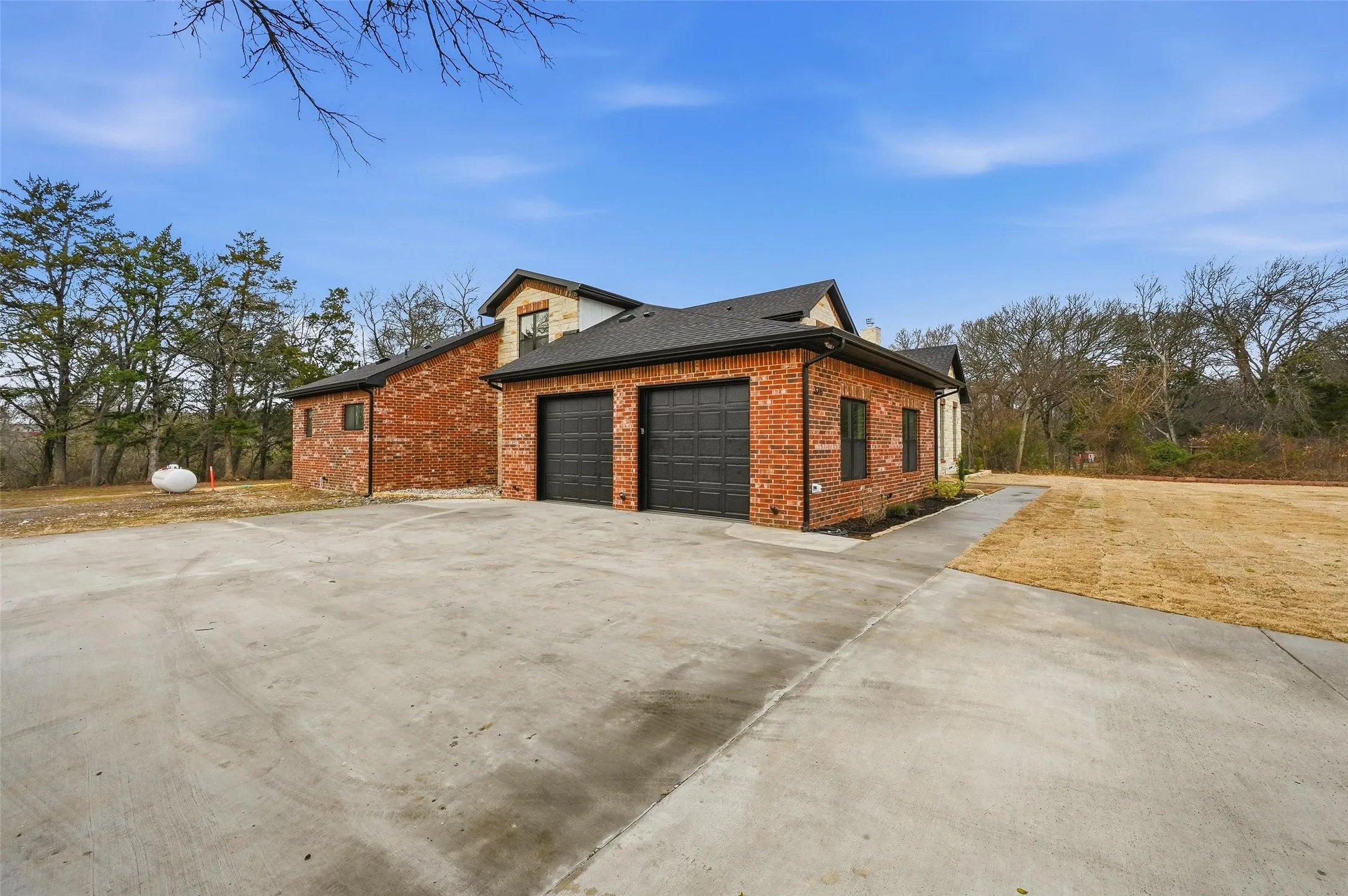 Single Family Residence For Sale in Ellis County , 326 Willow Creek Lane, Ovilla, Texas 75154, 5 Bedroom, 5 Bathroom, 2 Garage spaces, 3,834 Sqft, built in 1981, mls#21183257, Real Estate Agent in Ovilla, Homes For Sale in Ellis county, Homes For Sale in Ovilla, Realtor in Ovilla Texas, Real Estate Brokerage Independent Realty Texas, Luminita Cordes Realtor