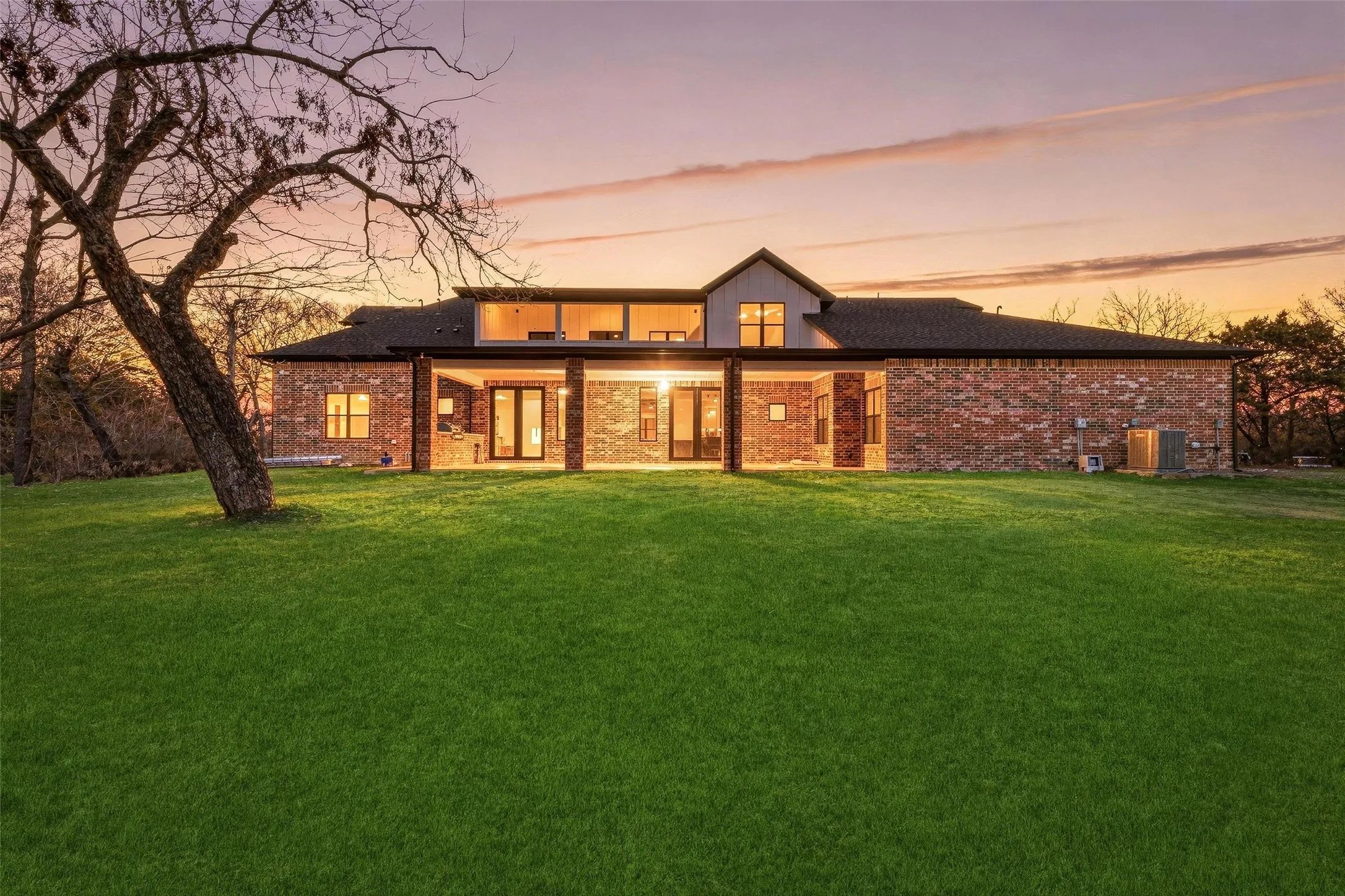 Single Family Residence For Sale in Ellis County , 326 Willow Creek Lane, Ovilla, Texas 75154, 5 Bedroom, 5 Bathroom, 2 Garage spaces, 3,834 Sqft, built in 1981, mls#21183257, Real Estate Agent in Ovilla, Homes For Sale in Ellis county, Homes For Sale in Ovilla, Realtor in Ovilla Texas, Real Estate Brokerage Independent Realty Texas, Luminita Cordes Realtor