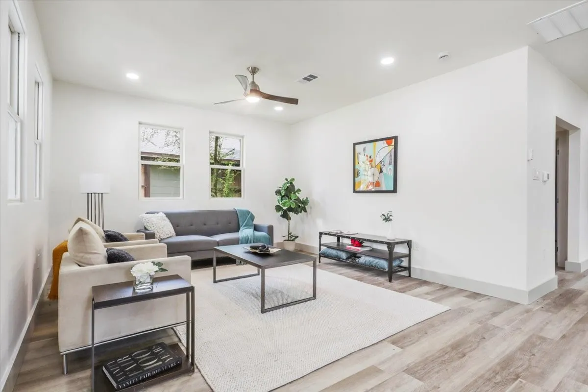 Single Family Residence For Sale in Dallas County , 5914 Victor Street, Dallas, Texas 75214, 3 Bedroom, 2 Bathroom, Garage spaces, 2,152 Sqft, built in 1918, mls#21183327, Real Estate Agent in Dallas, Homes For Sale in Dallas county, Homes For Sale in Dallas, Realtor in Dallas Texas, Real Estate Brokerage Independent Realty Texas, Luminita Cordes Realtor