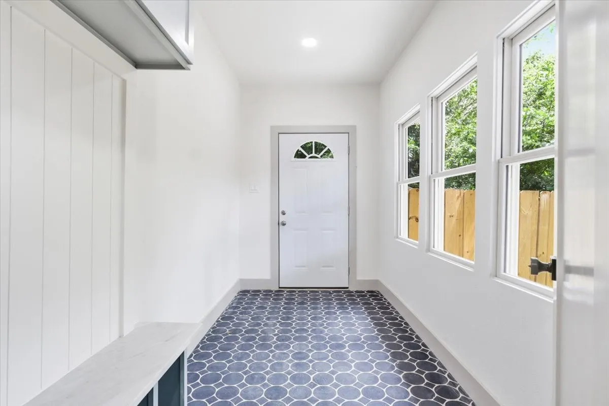 Single Family Residence For Sale in Dallas County , 5914 Victor Street, Dallas, Texas 75214, 3 Bedroom, 2 Bathroom, Garage spaces, 2,152 Sqft, built in 1918, mls#21183327, Real Estate Agent in Dallas, Homes For Sale in Dallas county, Homes For Sale in Dallas, Realtor in Dallas Texas, Real Estate Brokerage Independent Realty Texas, Luminita Cordes Realtor