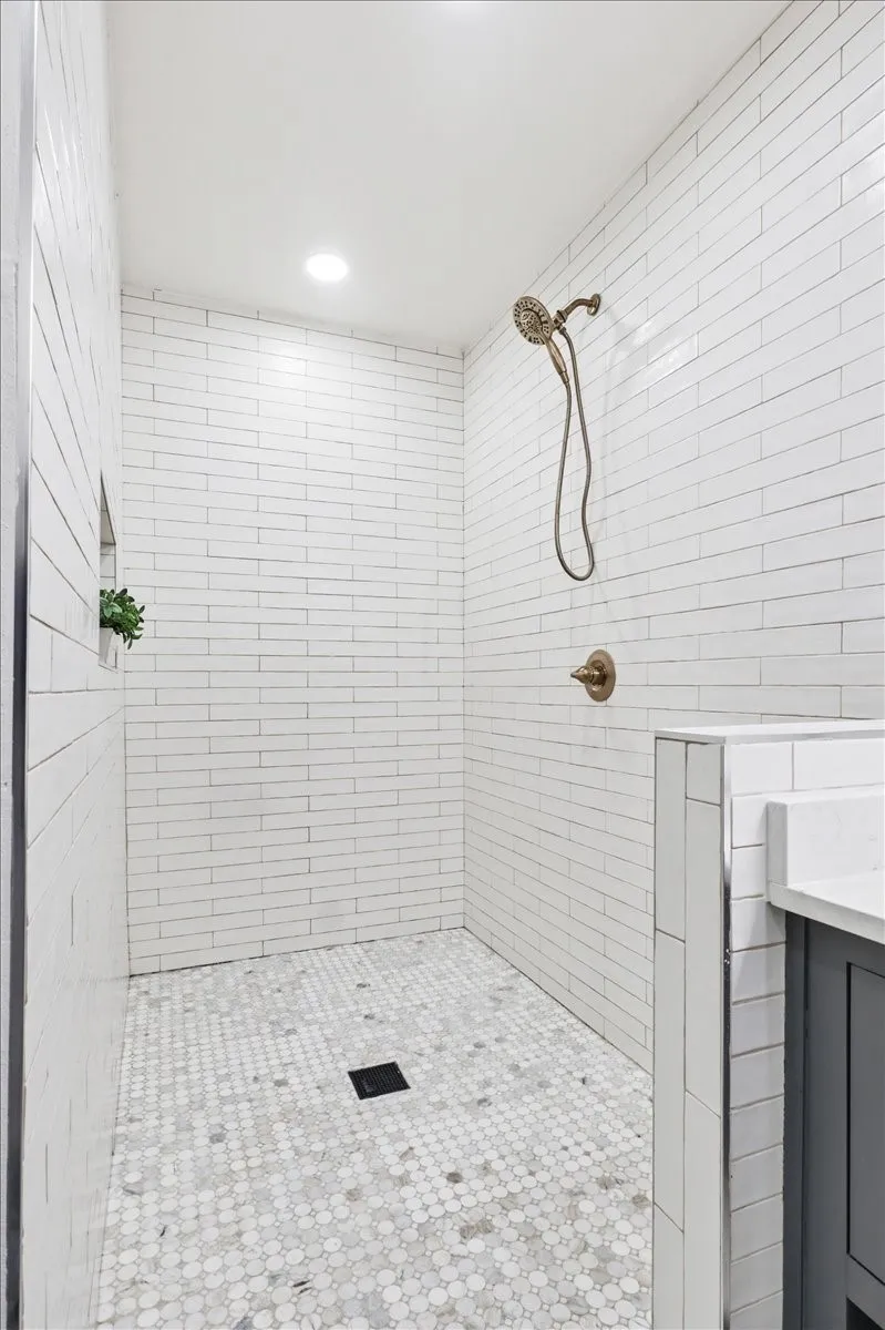 Single Family Residence For Sale in Dallas County , 5914 Victor Street, Dallas, Texas 75214, 3 Bedroom, 2 Bathroom, Garage spaces, 2,152 Sqft, built in 1918, mls#21183327, Real Estate Agent in Dallas, Homes For Sale in Dallas county, Homes For Sale in Dallas, Realtor in Dallas Texas, Real Estate Brokerage Independent Realty Texas, Luminita Cordes Realtor