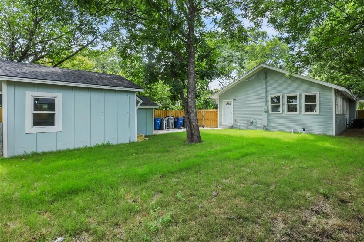Single Family Residence For Sale in Dallas County , 5914 Victor Street, Dallas, Texas 75214, 3 Bedroom, 2 Bathroom, Garage spaces, 2,152 Sqft, built in 1918, mls#21183327, Real Estate Agent in Dallas, Homes For Sale in Dallas county, Homes For Sale in Dallas, Realtor in Dallas Texas, Real Estate Brokerage Independent Realty Texas, Luminita Cordes Realtor