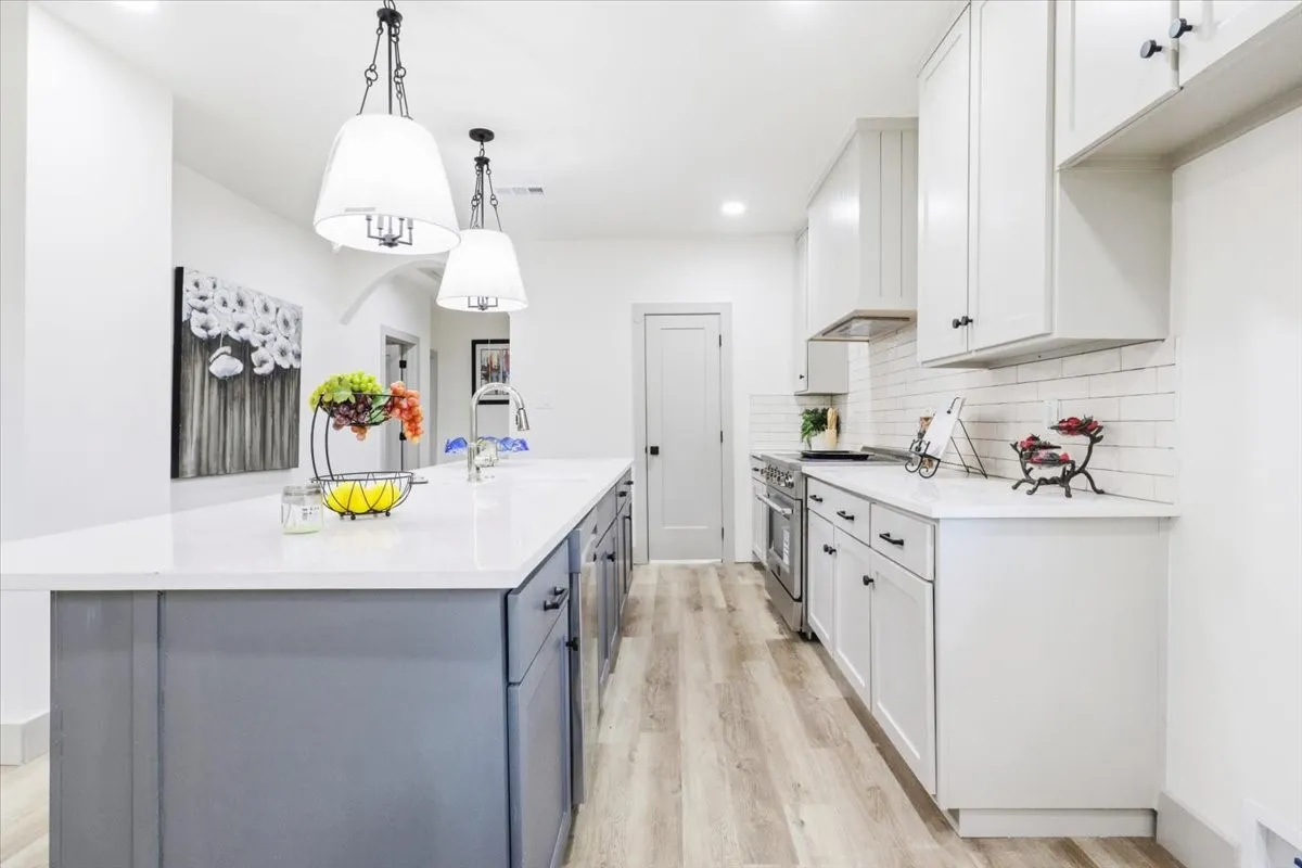 Single Family Residence For Sale in Dallas County , 5914 Victor Street, Dallas, Texas 75214, 3 Bedroom, 2 Bathroom, Garage spaces, 2,152 Sqft, built in 1918, mls#21183327, Real Estate Agent in Dallas, Homes For Sale in Dallas county, Homes For Sale in Dallas, Realtor in Dallas Texas, Real Estate Brokerage Independent Realty Texas, Luminita Cordes Realtor