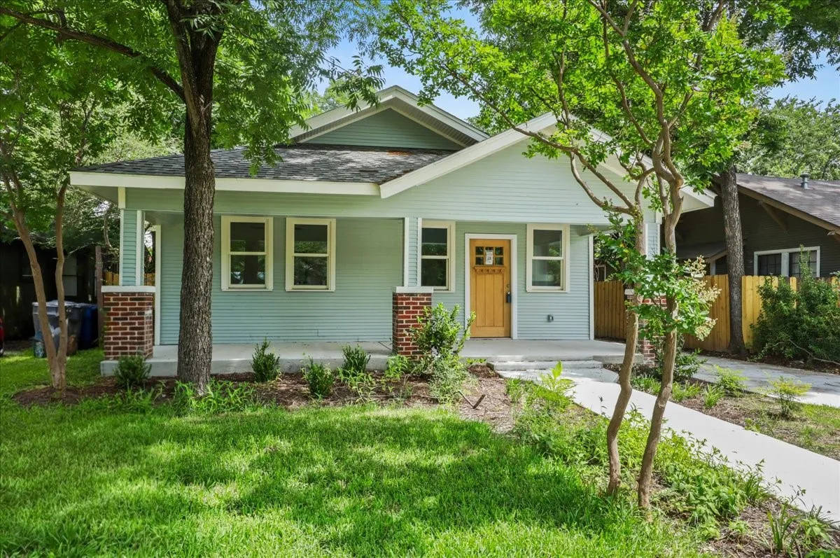 Single Family Residence For Sale in Dallas County , 5914 Victor Street, Dallas, Texas 75214, 3 Bedroom, 2 Bathroom, Garage spaces, 2,152 Sqft, built in 1918, mls#21183327, Real Estate Agent in Dallas, Homes For Sale in Dallas county, Homes For Sale in Dallas, Realtor in Dallas Texas, Real Estate Brokerage Independent Realty Texas, Luminita Cordes Realtor