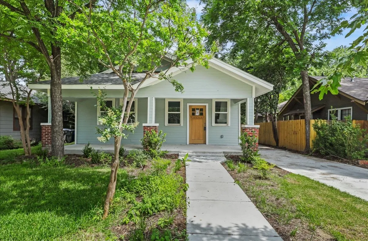 Single Family Residence For Sale in Dallas County , 5914 Victor Street, Dallas, Texas 75214, 3 Bedroom, 2 Bathroom, Garage spaces, 2,152 Sqft, built in 1918, mls#21183327, Real Estate Agent in Dallas, Homes For Sale in Dallas county, Homes For Sale in Dallas, Realtor in Dallas Texas, Real Estate Brokerage Independent Realty Texas, Luminita Cordes Realtor