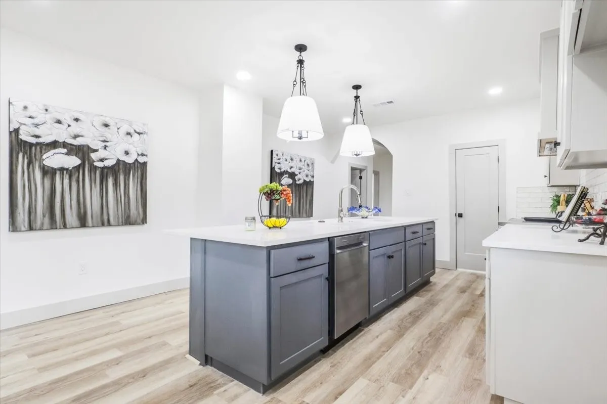 Single Family Residence For Sale in Dallas County , 5914 Victor Street, Dallas, Texas 75214, 3 Bedroom, 2 Bathroom, Garage spaces, 2,152 Sqft, built in 1918, mls#21183327, Real Estate Agent in Dallas, Homes For Sale in Dallas county, Homes For Sale in Dallas, Realtor in Dallas Texas, Real Estate Brokerage Independent Realty Texas, Luminita Cordes Realtor