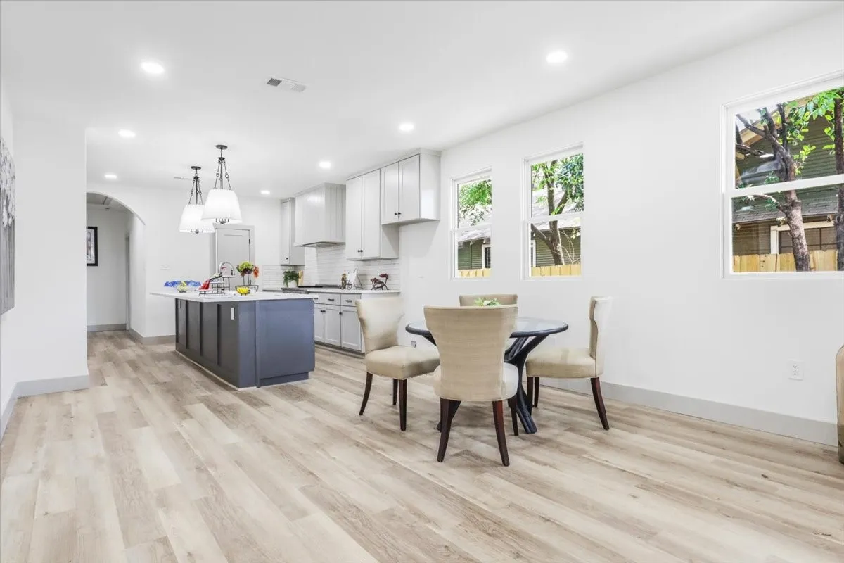 Single Family Residence For Sale in Dallas County , 5914 Victor Street, Dallas, Texas 75214, 3 Bedroom, 2 Bathroom, Garage spaces, 2,152 Sqft, built in 1918, mls#21183327, Real Estate Agent in Dallas, Homes For Sale in Dallas county, Homes For Sale in Dallas, Realtor in Dallas Texas, Real Estate Brokerage Independent Realty Texas, Luminita Cordes Realtor