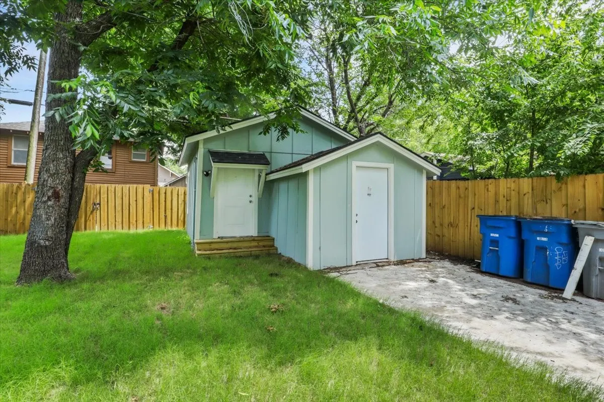 Single Family Residence For Sale in Dallas County , 5914 Victor Street, Dallas, Texas 75214, 3 Bedroom, 2 Bathroom, Garage spaces, 2,152 Sqft, built in 1918, mls#21183327, Real Estate Agent in Dallas, Homes For Sale in Dallas county, Homes For Sale in Dallas, Realtor in Dallas Texas, Real Estate Brokerage Independent Realty Texas, Luminita Cordes Realtor