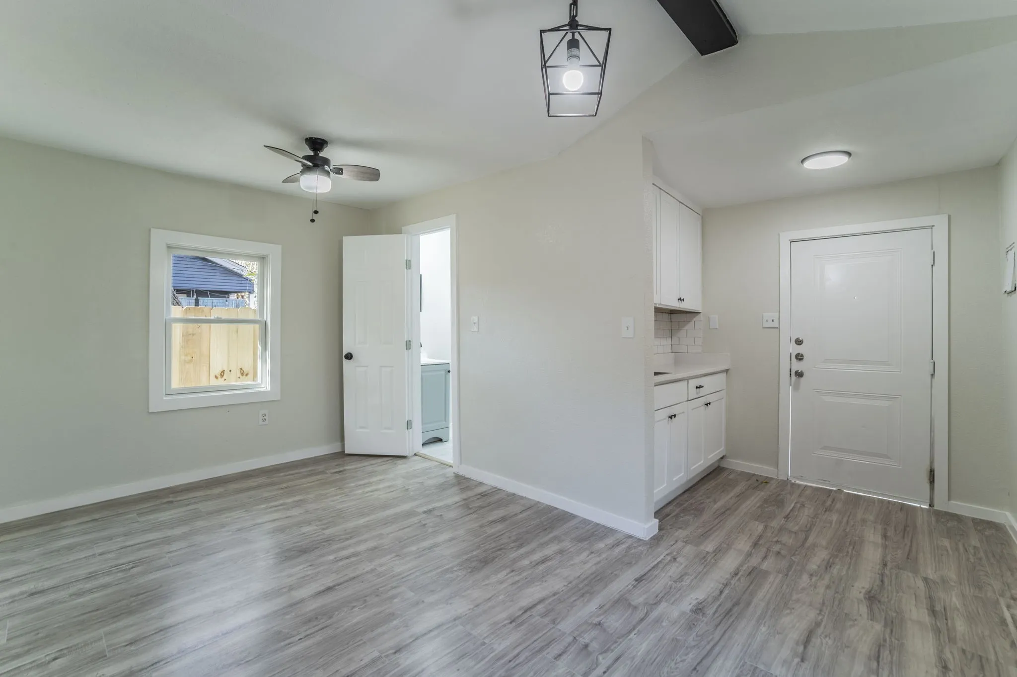 Single Family Residence For Sale in Dallas County , 5914 Victor Street, Dallas, Texas 75214, 3 Bedroom, 2 Bathroom, Garage spaces, 2,152 Sqft, built in 1918, mls#21183327, Real Estate Agent in Dallas, Homes For Sale in Dallas county, Homes For Sale in Dallas, Realtor in Dallas Texas, Real Estate Brokerage Independent Realty Texas, Luminita Cordes Realtor