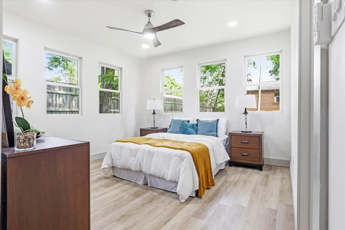 Single Family Residence For Sale in Dallas County , 5914 Victor Street, Dallas, Texas 75214, 3 Bedroom, 2 Bathroom, Garage spaces, 2,152 Sqft, built in 1918, mls#21183327, Real Estate Agent in Dallas, Homes For Sale in Dallas county, Homes For Sale in Dallas, Realtor in Dallas Texas, Real Estate Brokerage Independent Realty Texas, Luminita Cordes Realtor