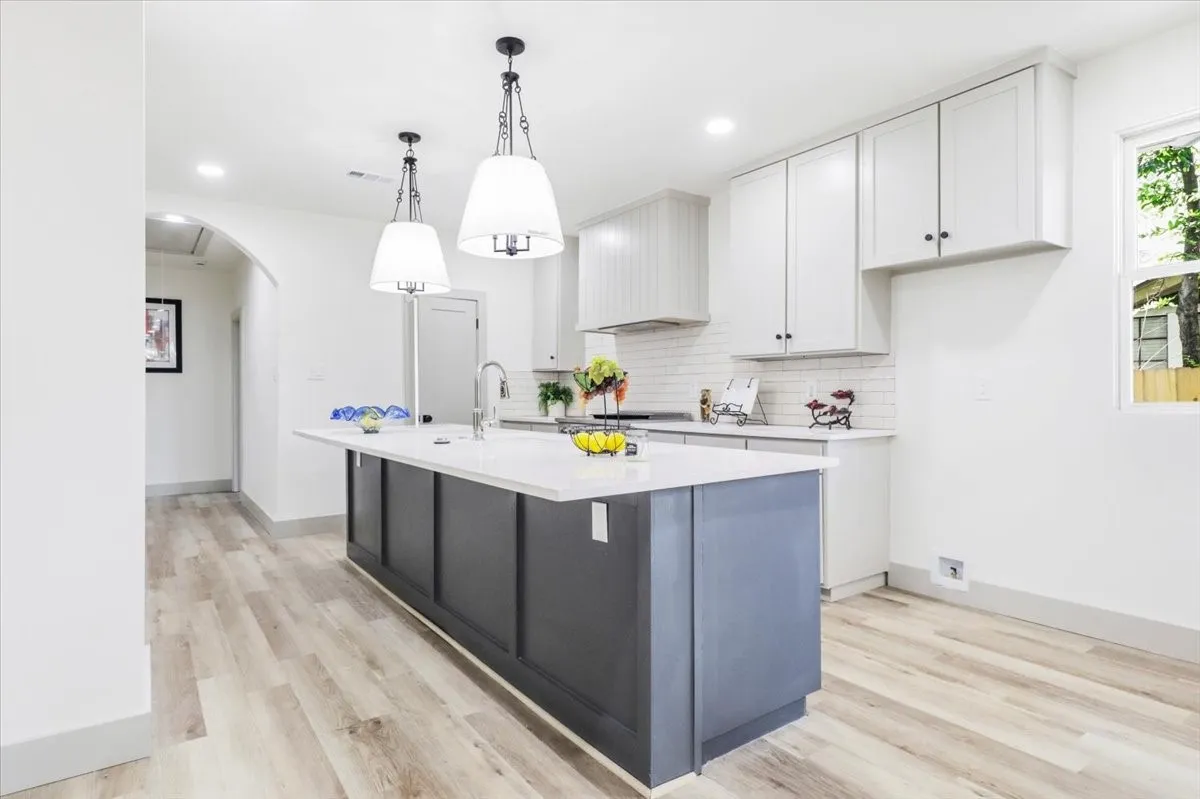 Single Family Residence For Sale in Dallas County , 5914 Victor Street, Dallas, Texas 75214, 3 Bedroom, 2 Bathroom, Garage spaces, 2,152 Sqft, built in 1918, mls#21183327, Real Estate Agent in Dallas, Homes For Sale in Dallas county, Homes For Sale in Dallas, Realtor in Dallas Texas, Real Estate Brokerage Independent Realty Texas, Luminita Cordes Realtor
