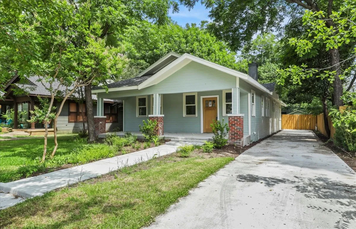 Single Family Residence For Sale in Dallas County , 5914 Victor Street, Dallas, Texas 75214, 3 Bedroom, 2 Bathroom, Garage spaces, 2,152 Sqft, built in 1918, mls#21183327, Real Estate Agent in Dallas, Homes For Sale in Dallas county, Homes For Sale in Dallas, Realtor in Dallas Texas, Real Estate Brokerage Independent Realty Texas, Luminita Cordes Realtor