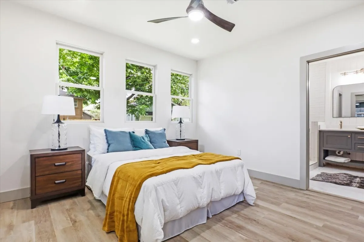 Single Family Residence For Sale in Dallas County , 5914 Victor Street, Dallas, Texas 75214, 3 Bedroom, 2 Bathroom, Garage spaces, 2,152 Sqft, built in 1918, mls#21183327, Real Estate Agent in Dallas, Homes For Sale in Dallas county, Homes For Sale in Dallas, Realtor in Dallas Texas, Real Estate Brokerage Independent Realty Texas, Luminita Cordes Realtor