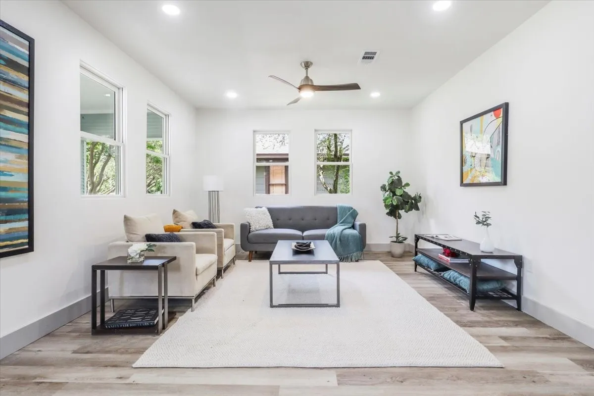 Single Family Residence For Sale in Dallas County , 5914 Victor Street, Dallas, Texas 75214, 3 Bedroom, 2 Bathroom, Garage spaces, 2,152 Sqft, built in 1918, mls#21183327, Real Estate Agent in Dallas, Homes For Sale in Dallas county, Homes For Sale in Dallas, Realtor in Dallas Texas, Real Estate Brokerage Independent Realty Texas, Luminita Cordes Realtor