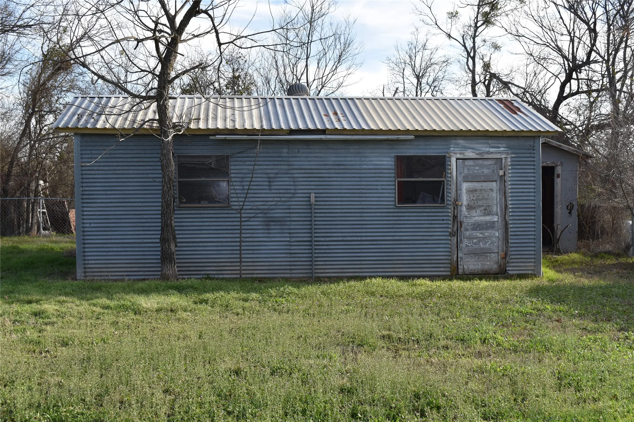 Single Family Residence For Sale in Brown County , 1207 E Fitzgerald Street, Bangs, Texas 76823, 4 Bedrooms, 2 Bathrooms, Garage spaces, 1,680 Sqft, built in 1973, Preowned, Price $207,900, mls#21181650, Real Estate Agent in Bangs, Homes For Sale in Brown county, Homes For Sale in Bangs, Realtor in Bangs Texas, Real Estate Brokerage Independent Realty Texas, Luminita Cordes Realtor