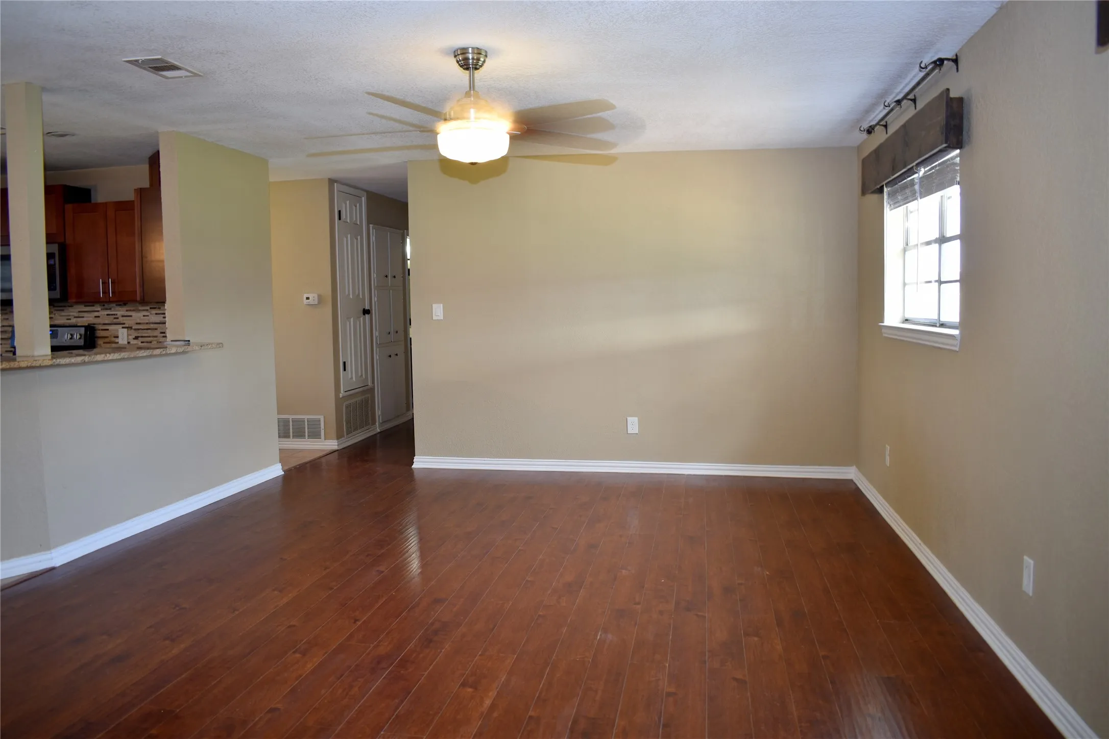 Single Family Residence For Sale in Brown County , 1207 E Fitzgerald Street, Bangs, Texas 76823, 4 Bedrooms, 2 Bathrooms, Garage spaces, 1,680 Sqft, built in 1973, Preowned, Price $207,900, mls#21181650, Real Estate Agent in Bangs, Homes For Sale in Brown county, Homes For Sale in Bangs, Realtor in Bangs Texas, Real Estate Brokerage Independent Realty Texas, Luminita Cordes Realtor