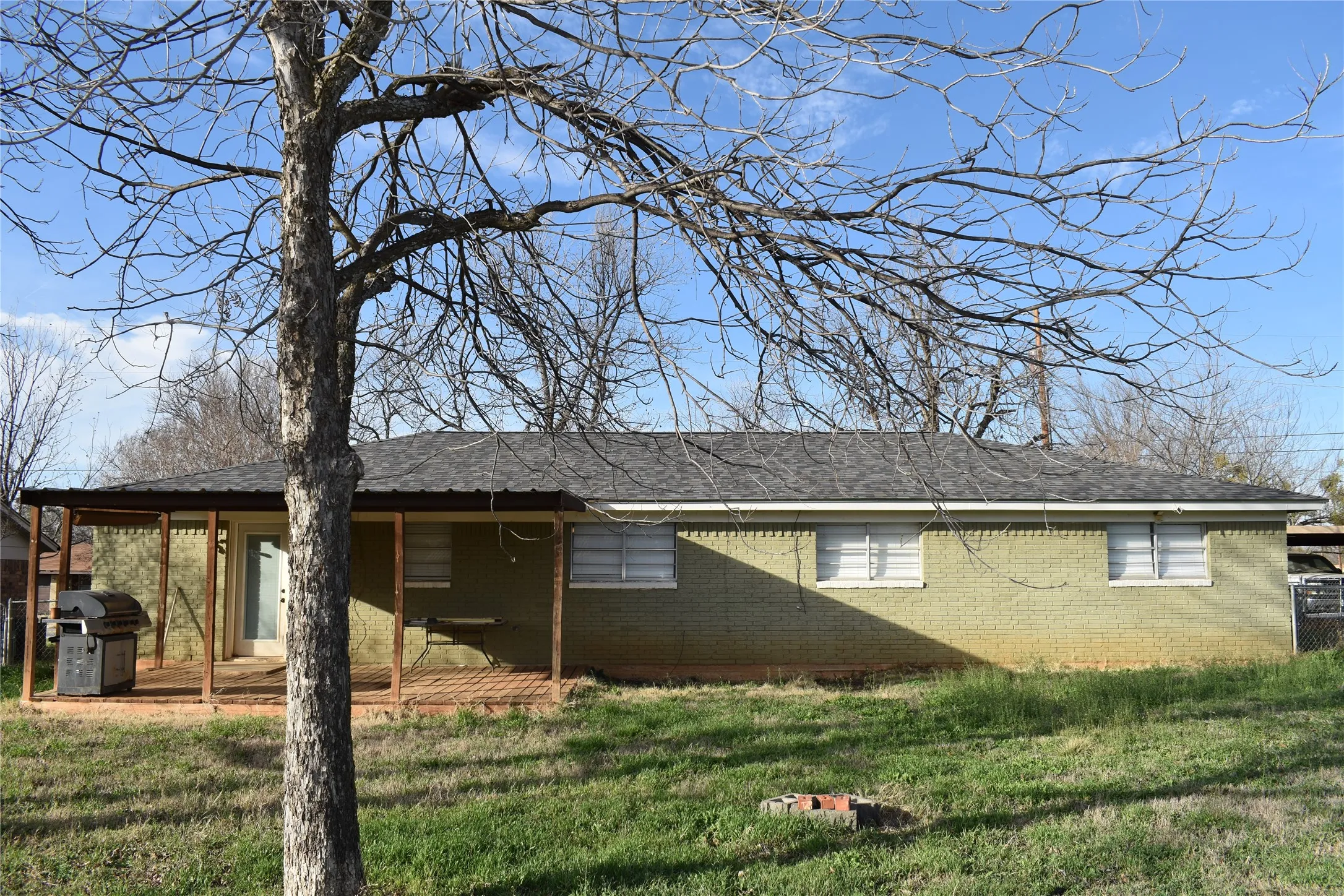 Single Family Residence For Sale in Brown County , 1207 E Fitzgerald Street, Bangs, Texas 76823, 4 Bedrooms, 2 Bathrooms, Garage spaces, 1,680 Sqft, built in 1973, Preowned, Price $207,900, mls#21181650, Real Estate Agent in Bangs, Homes For Sale in Brown county, Homes For Sale in Bangs, Realtor in Bangs Texas, Real Estate Brokerage Independent Realty Texas, Luminita Cordes Realtor