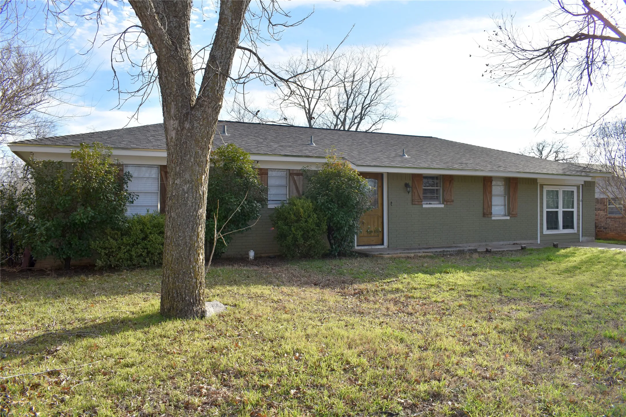 Single Family Residence For Sale in Brown County , 1207 E Fitzgerald Street, Bangs, Texas 76823, 4 Bedrooms, 2 Bathrooms, Garage spaces, 1,680 Sqft, built in 1973, Preowned, Price $207,900, mls#21181650, Real Estate Agent in Bangs, Homes For Sale in Brown county, Homes For Sale in Bangs, Realtor in Bangs Texas, Real Estate Brokerage Independent Realty Texas, Luminita Cordes Realtor