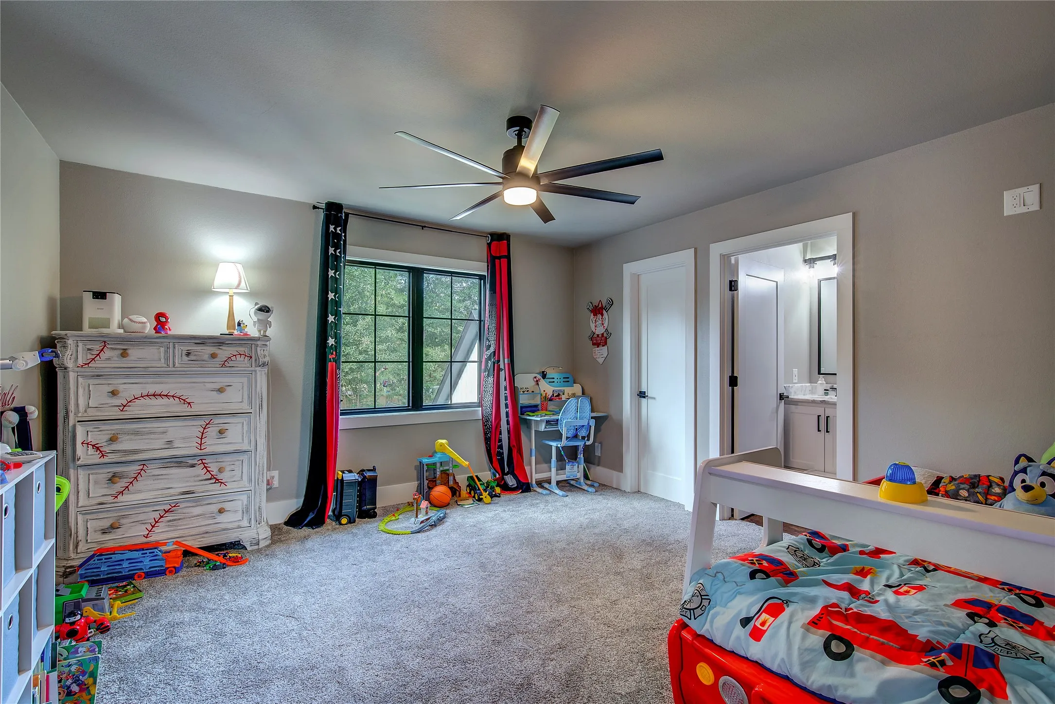 Single Family Residence For Sale in Hopkins County , 17 Jennifer Lane, Sulphur Springs, Texas 75482, 4 Bedroom, 6 Bathroom, 2 Garage spaces, 3,477 Sqft, built in 1994, mls#21181317, Real Estate Agent in Sulphur Springs, Homes For Sale in Hopkins county, Homes For Sale in Sulphur Springs, Realtor in Sulphur Springs Texas, Real Estate Brokerage Independent Realty Texas, Luminita Cordes Realtor