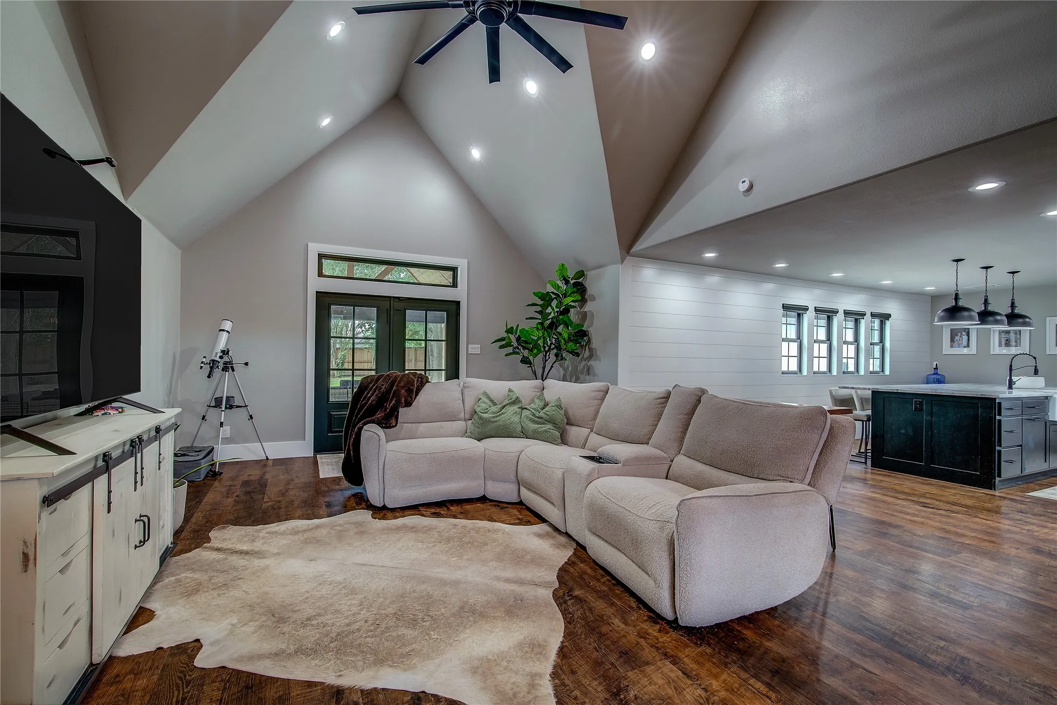 Single Family Residence For Sale in Hopkins County , 17 Jennifer Lane, Sulphur Springs, Texas 75482, 4 Bedroom, 6 Bathroom, 2 Garage spaces, 3,477 Sqft, built in 1994, mls#21181317, Real Estate Agent in Sulphur Springs, Homes For Sale in Hopkins county, Homes For Sale in Sulphur Springs, Realtor in Sulphur Springs Texas, Real Estate Brokerage Independent Realty Texas, Luminita Cordes Realtor