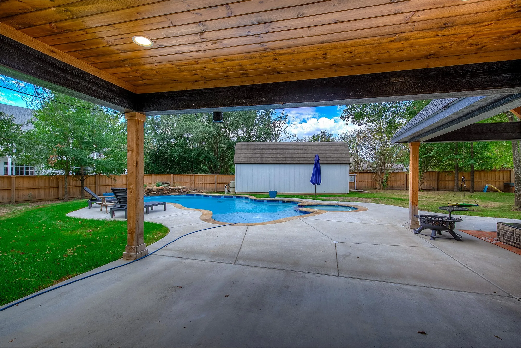 Single Family Residence For Sale in Hopkins County , 17 Jennifer Lane, Sulphur Springs, Texas 75482, 4 Bedroom, 6 Bathroom, 2 Garage spaces, 3,477 Sqft, built in 1994, mls#21181317, Real Estate Agent in Sulphur Springs, Homes For Sale in Hopkins county, Homes For Sale in Sulphur Springs, Realtor in Sulphur Springs Texas, Real Estate Brokerage Independent Realty Texas, Luminita Cordes Realtor