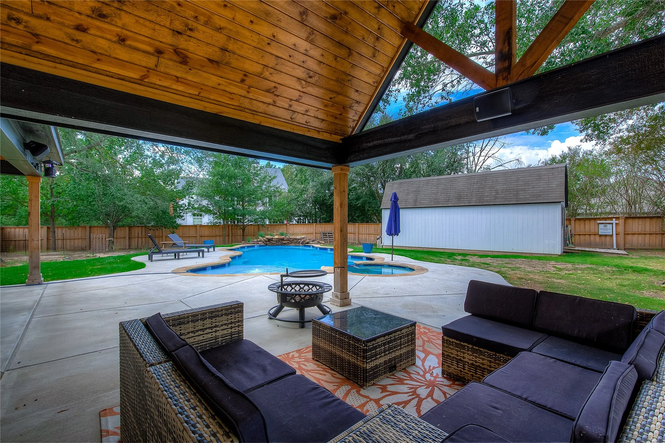 Single Family Residence For Sale in Hopkins County , 17 Jennifer Lane, Sulphur Springs, Texas 75482, 4 Bedroom, 6 Bathroom, 2 Garage spaces, 3,477 Sqft, built in 1994, mls#21181317, Real Estate Agent in Sulphur Springs, Homes For Sale in Hopkins county, Homes For Sale in Sulphur Springs, Realtor in Sulphur Springs Texas, Real Estate Brokerage Independent Realty Texas, Luminita Cordes Realtor