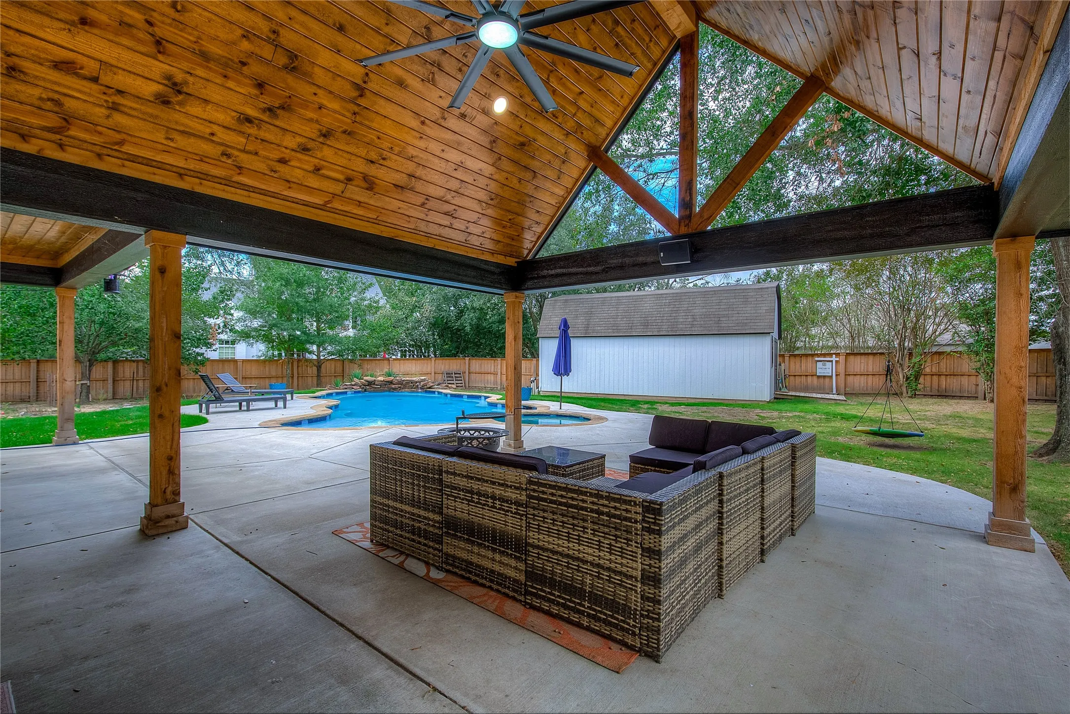 Single Family Residence For Sale in Hopkins County , 17 Jennifer Lane, Sulphur Springs, Texas 75482, 4 Bedroom, 6 Bathroom, 2 Garage spaces, 3,477 Sqft, built in 1994, mls#21181317, Real Estate Agent in Sulphur Springs, Homes For Sale in Hopkins county, Homes For Sale in Sulphur Springs, Realtor in Sulphur Springs Texas, Real Estate Brokerage Independent Realty Texas, Luminita Cordes Realtor