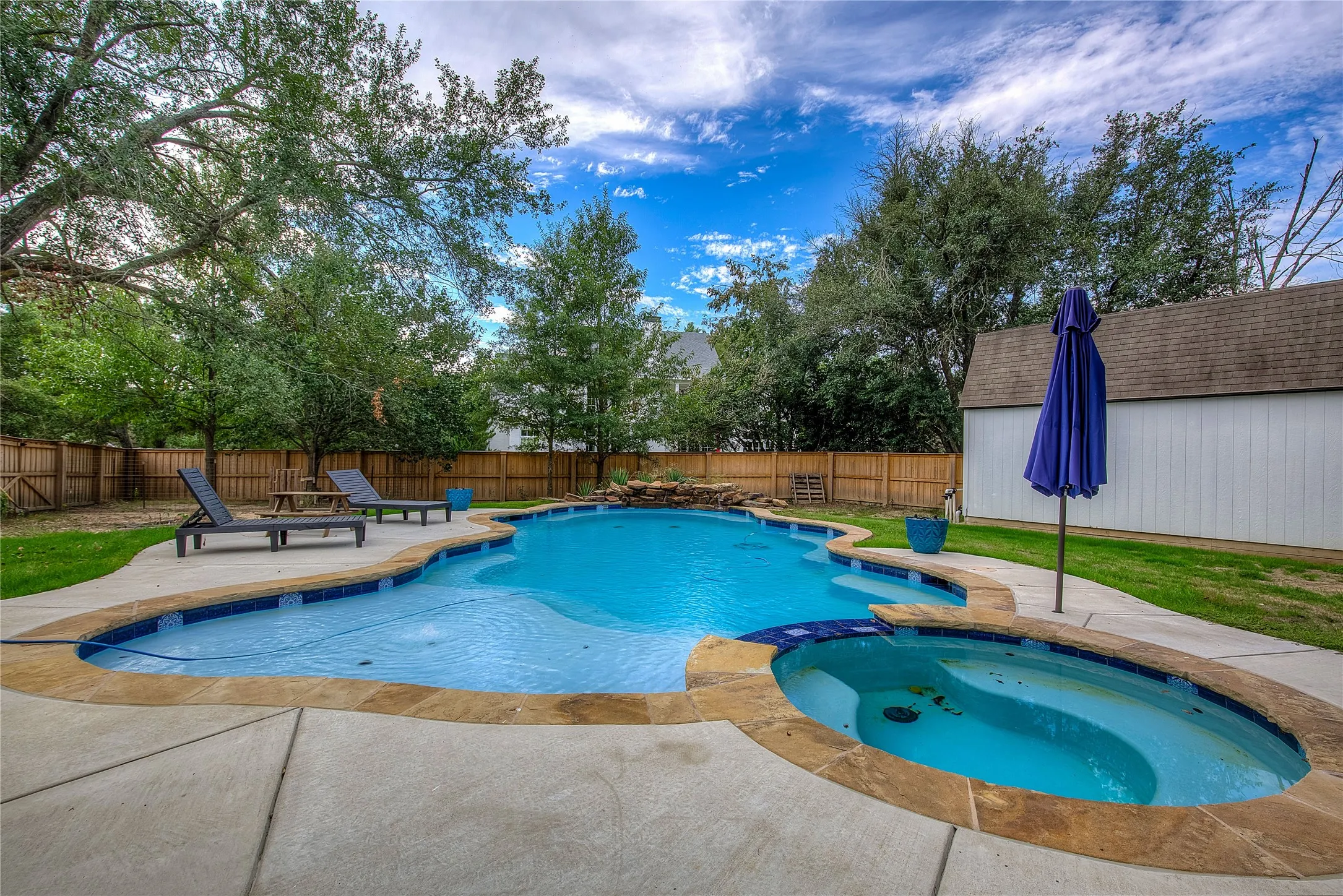 Single Family Residence For Sale in Hopkins County , 17 Jennifer Lane, Sulphur Springs, Texas 75482, 4 Bedroom, 6 Bathroom, 2 Garage spaces, 3,477 Sqft, built in 1994, mls#21181317, Real Estate Agent in Sulphur Springs, Homes For Sale in Hopkins county, Homes For Sale in Sulphur Springs, Realtor in Sulphur Springs Texas, Real Estate Brokerage Independent Realty Texas, Luminita Cordes Realtor