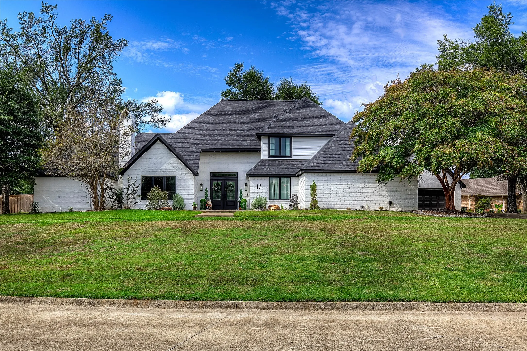 Single Family Residence For Sale in Hopkins County , 17 Jennifer Lane, Sulphur Springs, Texas 75482, 4 Bedroom, 6 Bathroom, 2 Garage spaces, 3,477 Sqft, built in 1994, mls#21181317, Real Estate Agent in Sulphur Springs, Homes For Sale in Hopkins county, Homes For Sale in Sulphur Springs, Realtor in Sulphur Springs Texas, Real Estate Brokerage Independent Realty Texas, Luminita Cordes Realtor