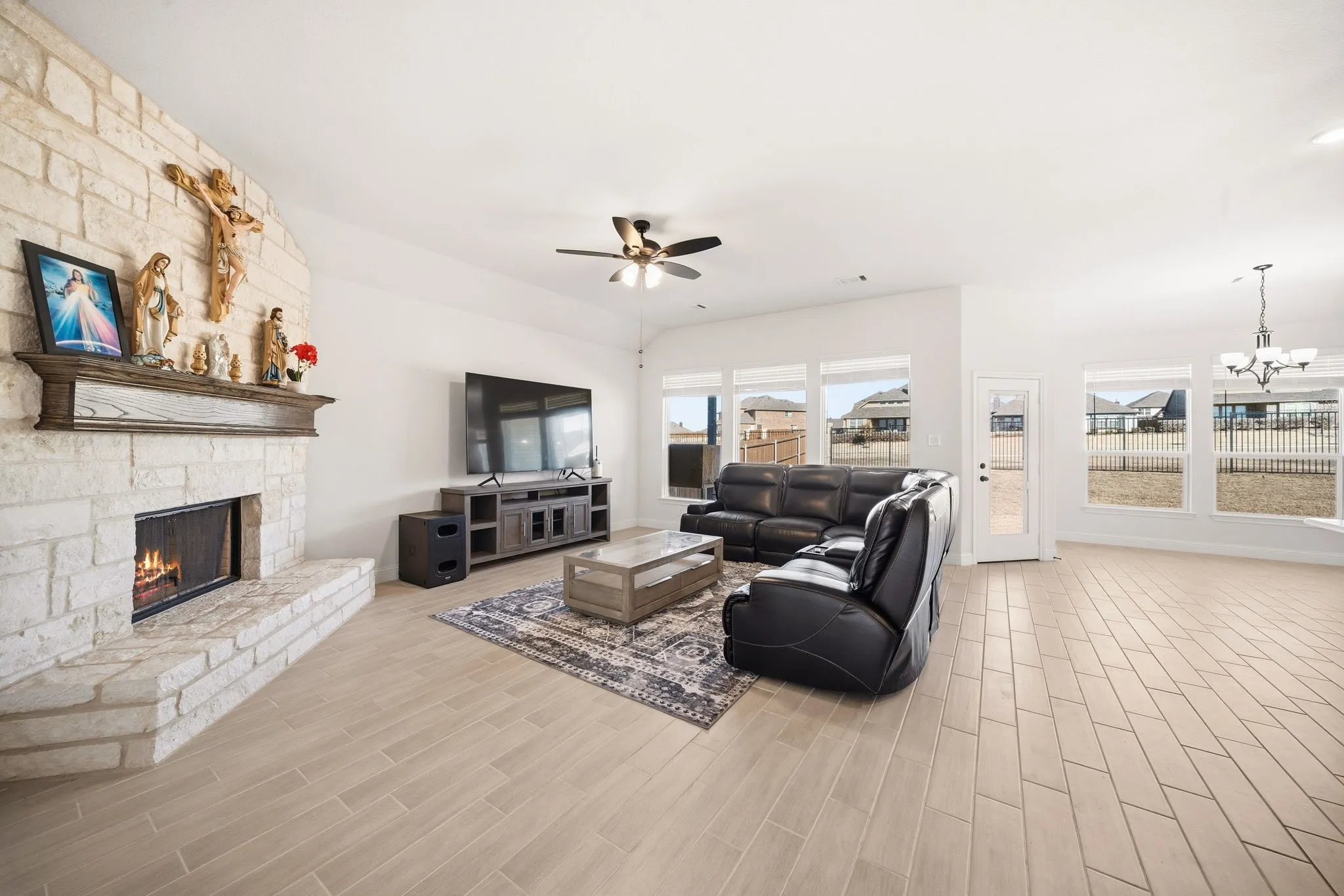 Single Family Residence For Sale in Ellis County , 3841 Eagles Bluff Road, Midlothian, Texas 76065, 4 Bedroom, 3 Bathroom, 2 Garage spaces, 2,483 Sqft, built in 2023, Preowned, mls#21173829, Real Estate Agent in Midlothian, Homes For Sale in Ellis county, Homes For Sale in Midlothian, Realtor in Midlothian Texas, Real Estate Brokerage Independent Realty Texas, Luminita Cordes Realtor