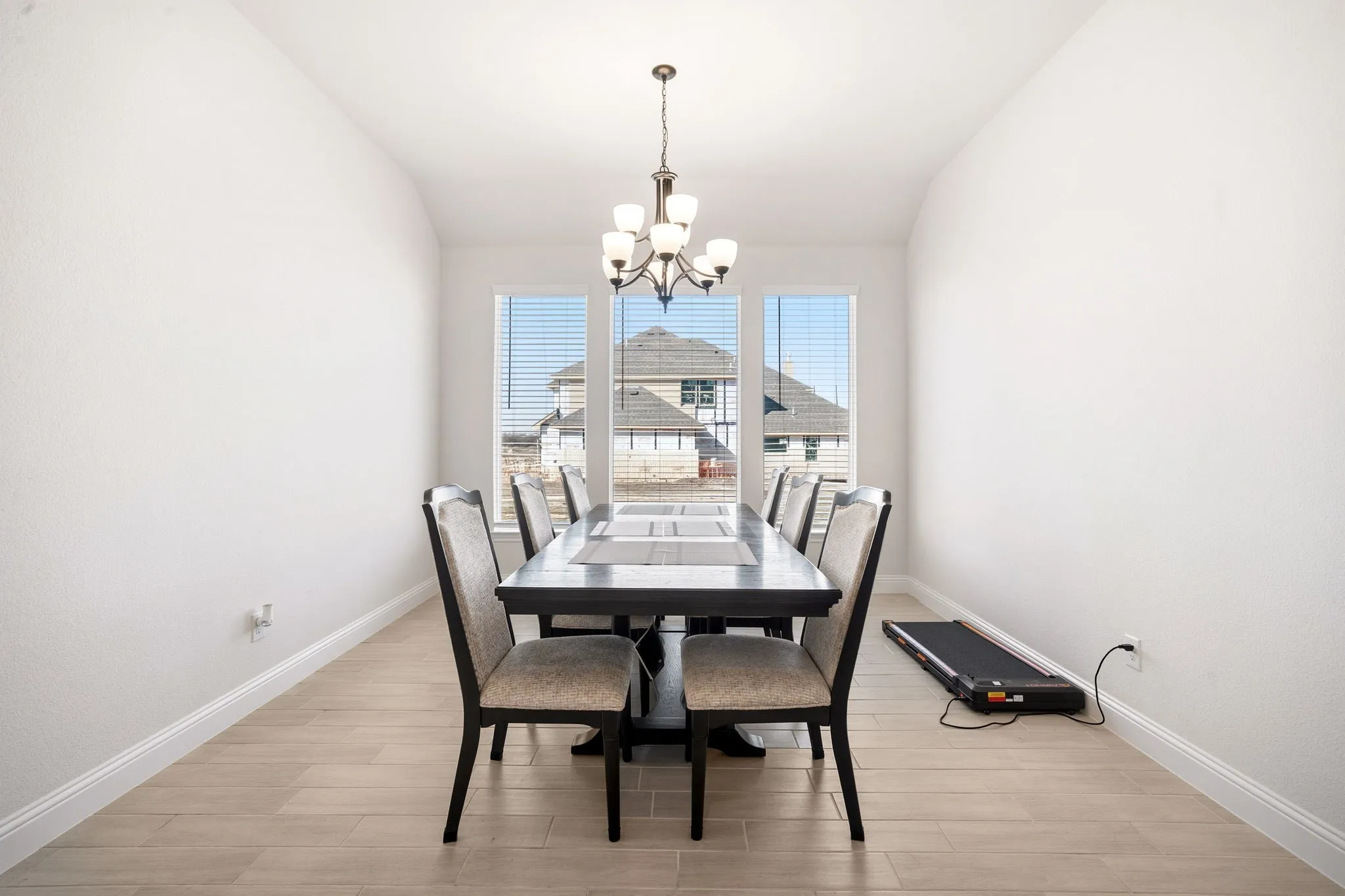 Single Family Residence For Sale in Ellis County , 3841 Eagles Bluff Road, Midlothian, Texas 76065, 4 Bedroom, 3 Bathroom, 2 Garage spaces, 2,483 Sqft, built in 2023, Preowned, mls#21173829, Real Estate Agent in Midlothian, Homes For Sale in Ellis county, Homes For Sale in Midlothian, Realtor in Midlothian Texas, Real Estate Brokerage Independent Realty Texas, Luminita Cordes Realtor