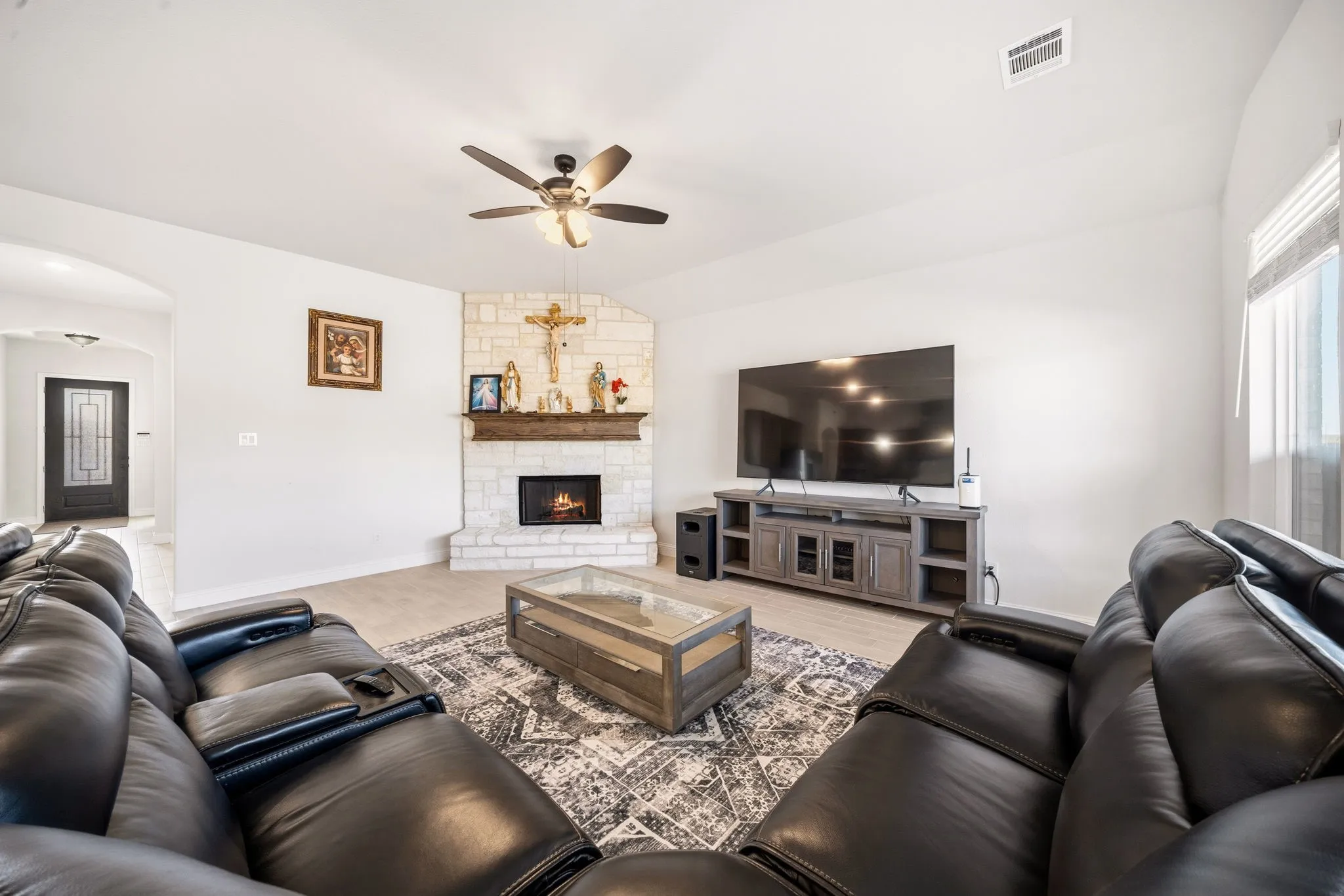 Single Family Residence For Sale in Ellis County , 3841 Eagles Bluff Road, Midlothian, Texas 76065, 4 Bedroom, 3 Bathroom, 2 Garage spaces, 2,483 Sqft, built in 2023, Preowned, mls#21173829, Real Estate Agent in Midlothian, Homes For Sale in Ellis county, Homes For Sale in Midlothian, Realtor in Midlothian Texas, Real Estate Brokerage Independent Realty Texas, Luminita Cordes Realtor