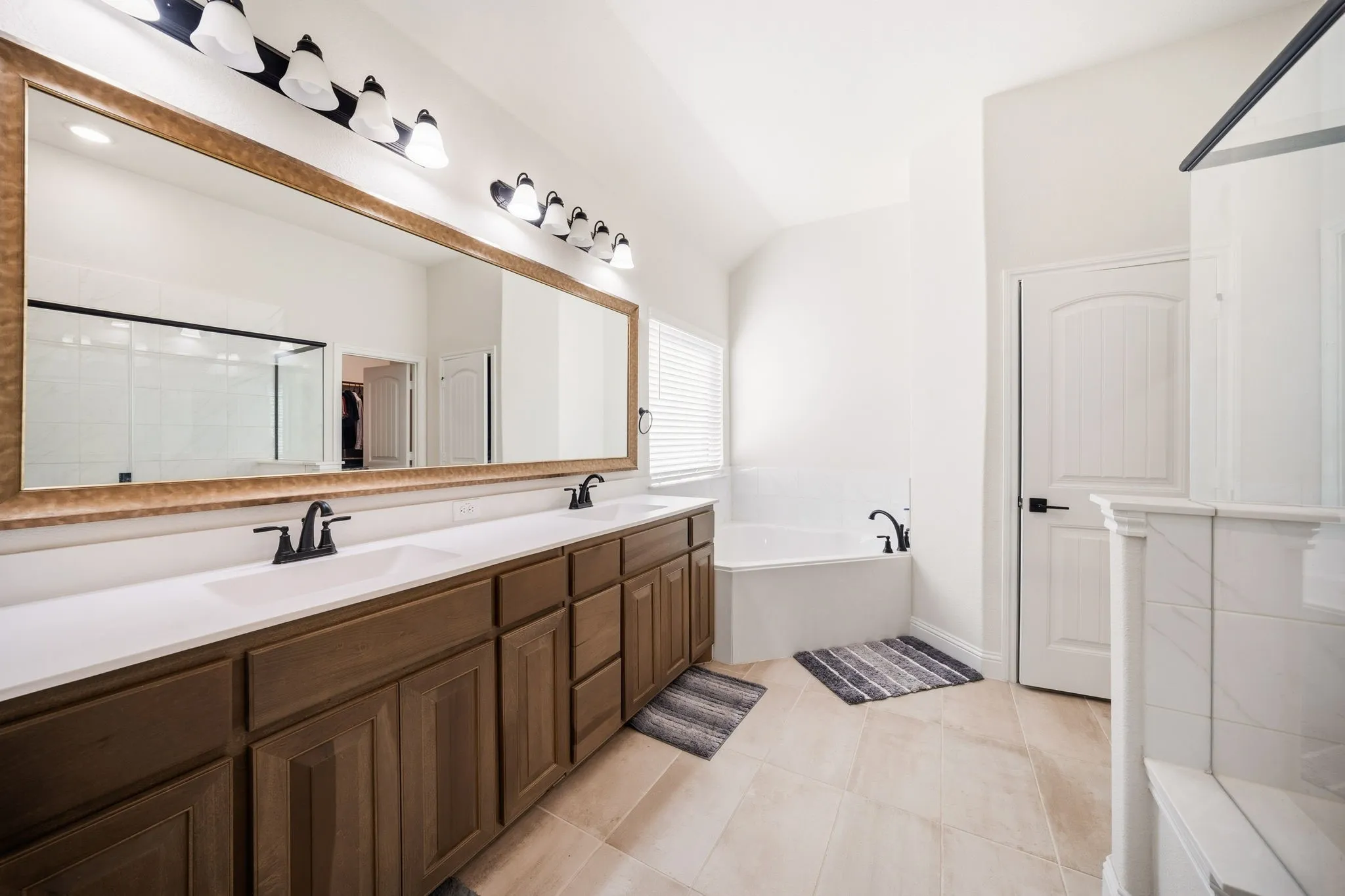Single Family Residence For Sale in Ellis County , 3841 Eagles Bluff Road, Midlothian, Texas 76065, 4 Bedroom, 3 Bathroom, 2 Garage spaces, 2,483 Sqft, built in 2023, Preowned, mls#21173829, Real Estate Agent in Midlothian, Homes For Sale in Ellis county, Homes For Sale in Midlothian, Realtor in Midlothian Texas, Real Estate Brokerage Independent Realty Texas, Luminita Cordes Realtor