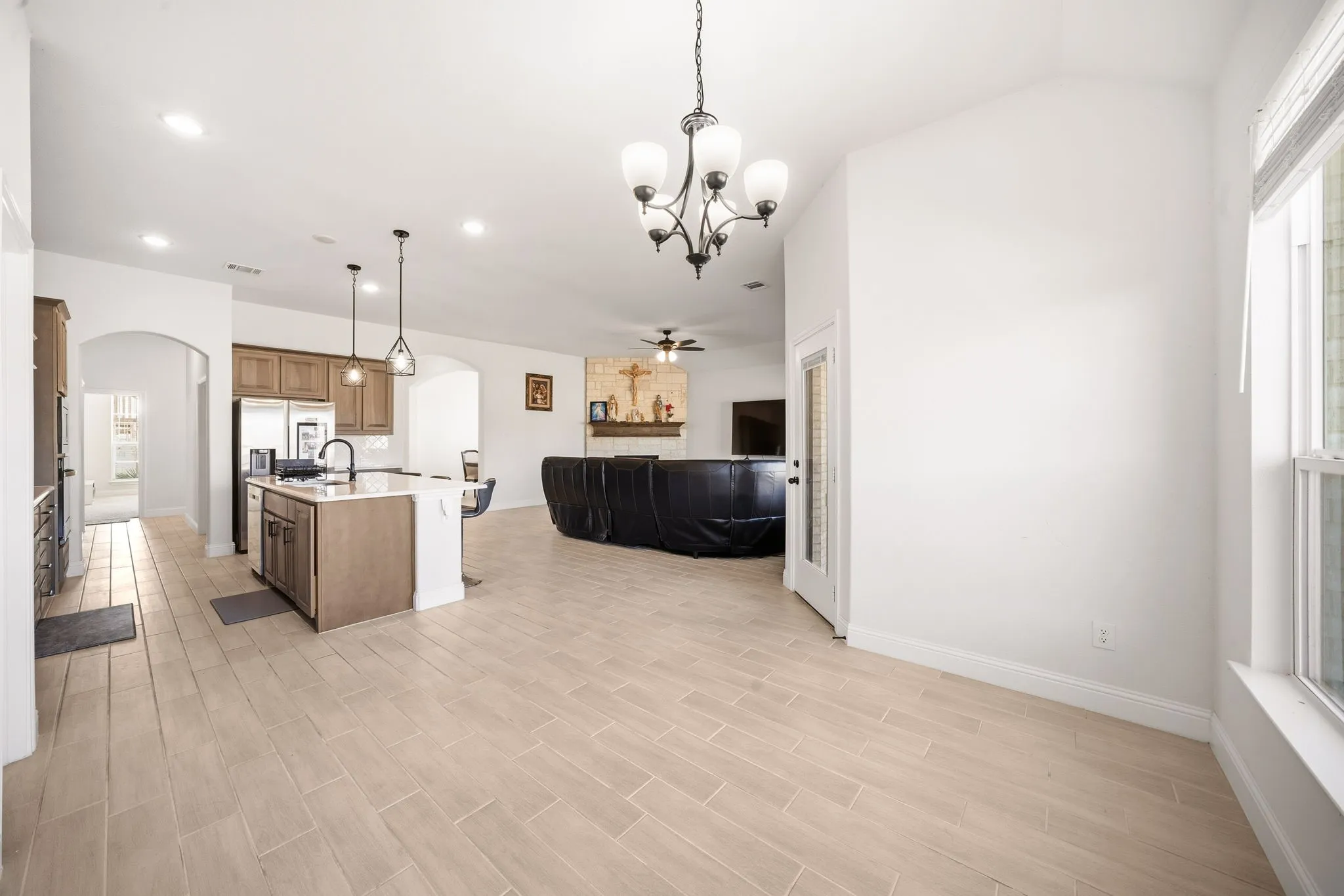 Single Family Residence For Sale in Ellis County , 3841 Eagles Bluff Road, Midlothian, Texas 76065, 4 Bedroom, 3 Bathroom, 2 Garage spaces, 2,483 Sqft, built in 2023, Preowned, mls#21173829, Real Estate Agent in Midlothian, Homes For Sale in Ellis county, Homes For Sale in Midlothian, Realtor in Midlothian Texas, Real Estate Brokerage Independent Realty Texas, Luminita Cordes Realtor